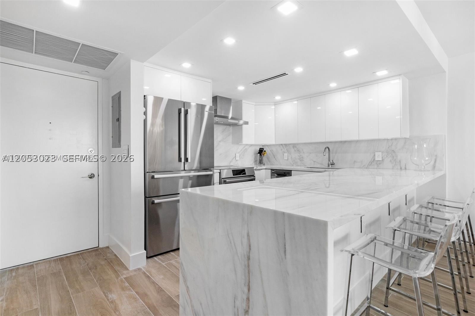 ARLEN BEACH CONDO - Residential
