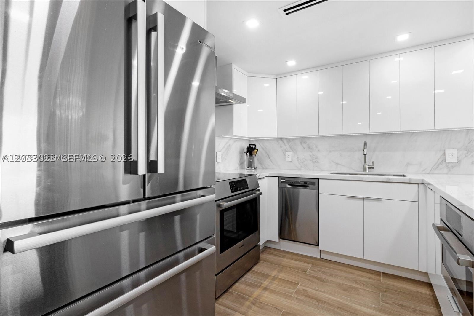 ARLEN BEACH CONDO - Residential