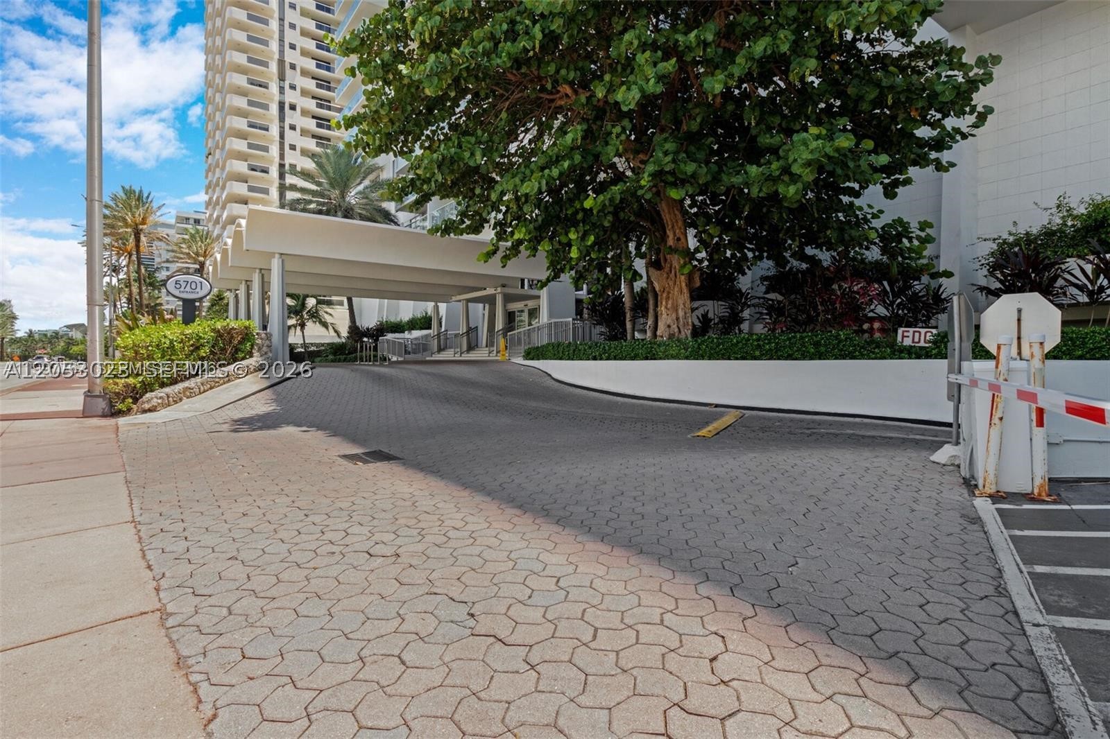 ARLEN BEACH CONDO - Residential