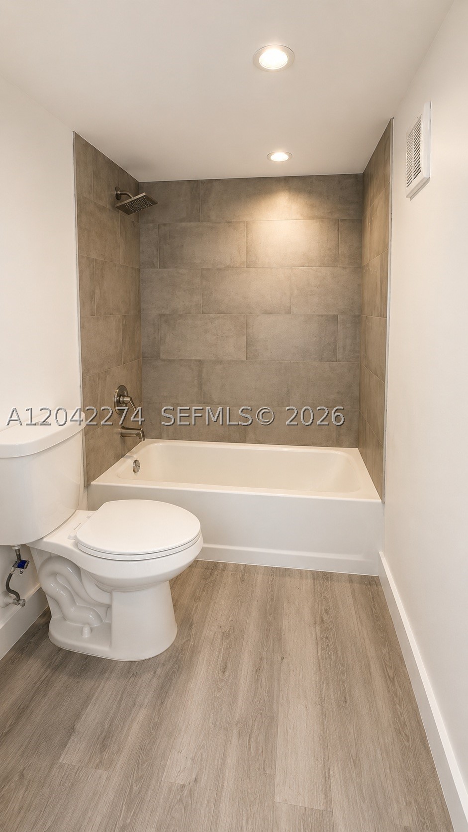 DORAL PK CO CLUB VILLAS C - Residential Lease