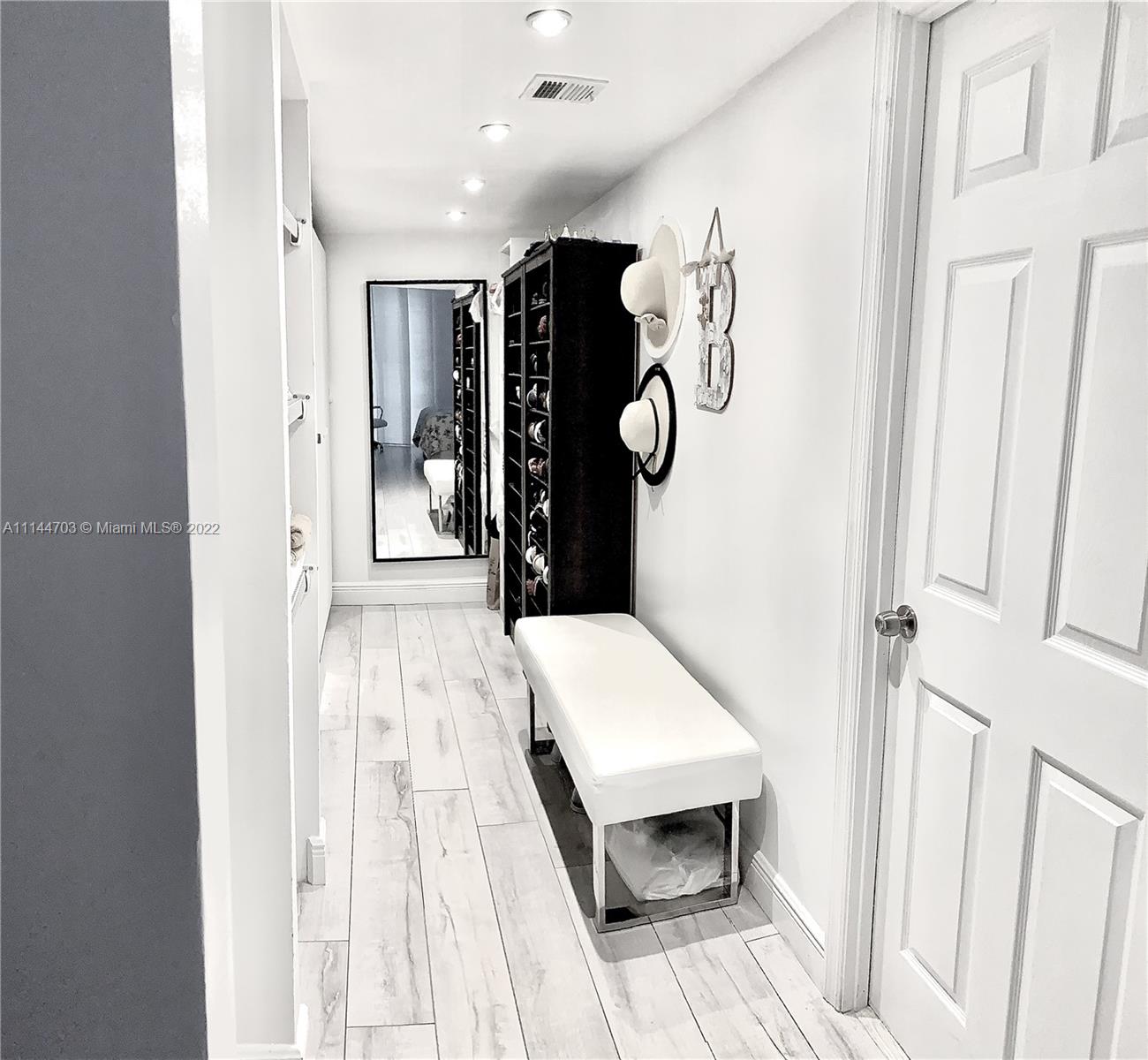 FLAMENCO CONDO TOWER I - Residential