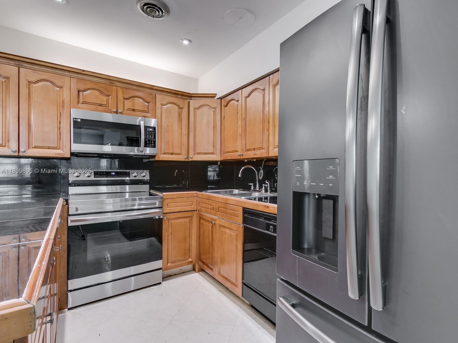 PICKWICK LAKE ESTATES SEC - Residential Lease