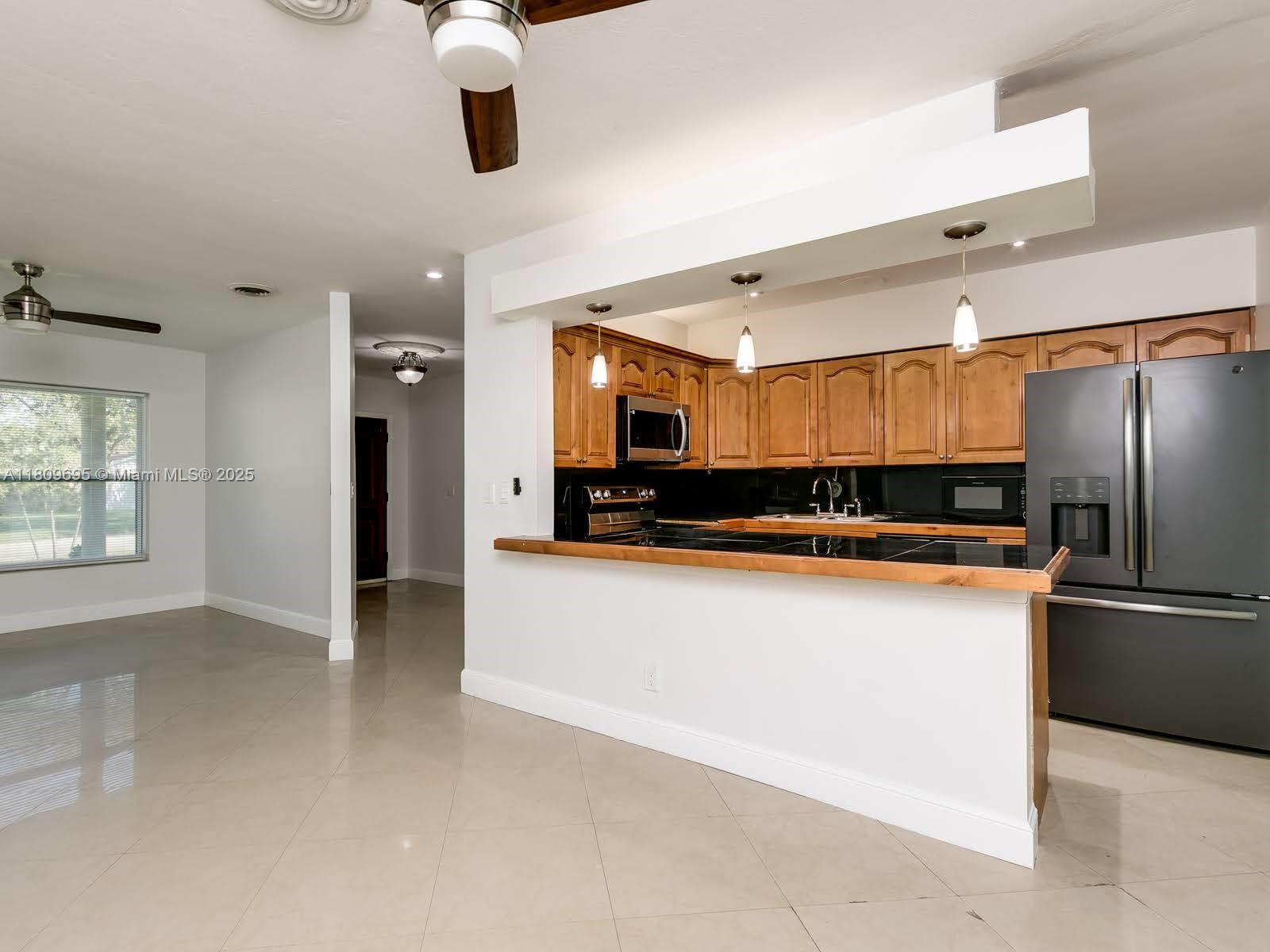 PICKWICK LAKE ESTATES SEC - Residential Lease