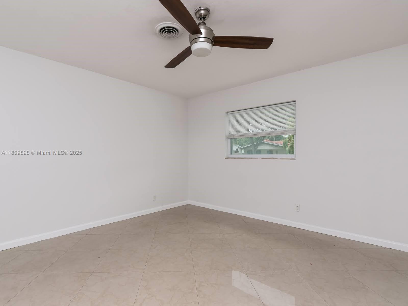 PICKWICK LAKE ESTATES SEC - Residential Lease