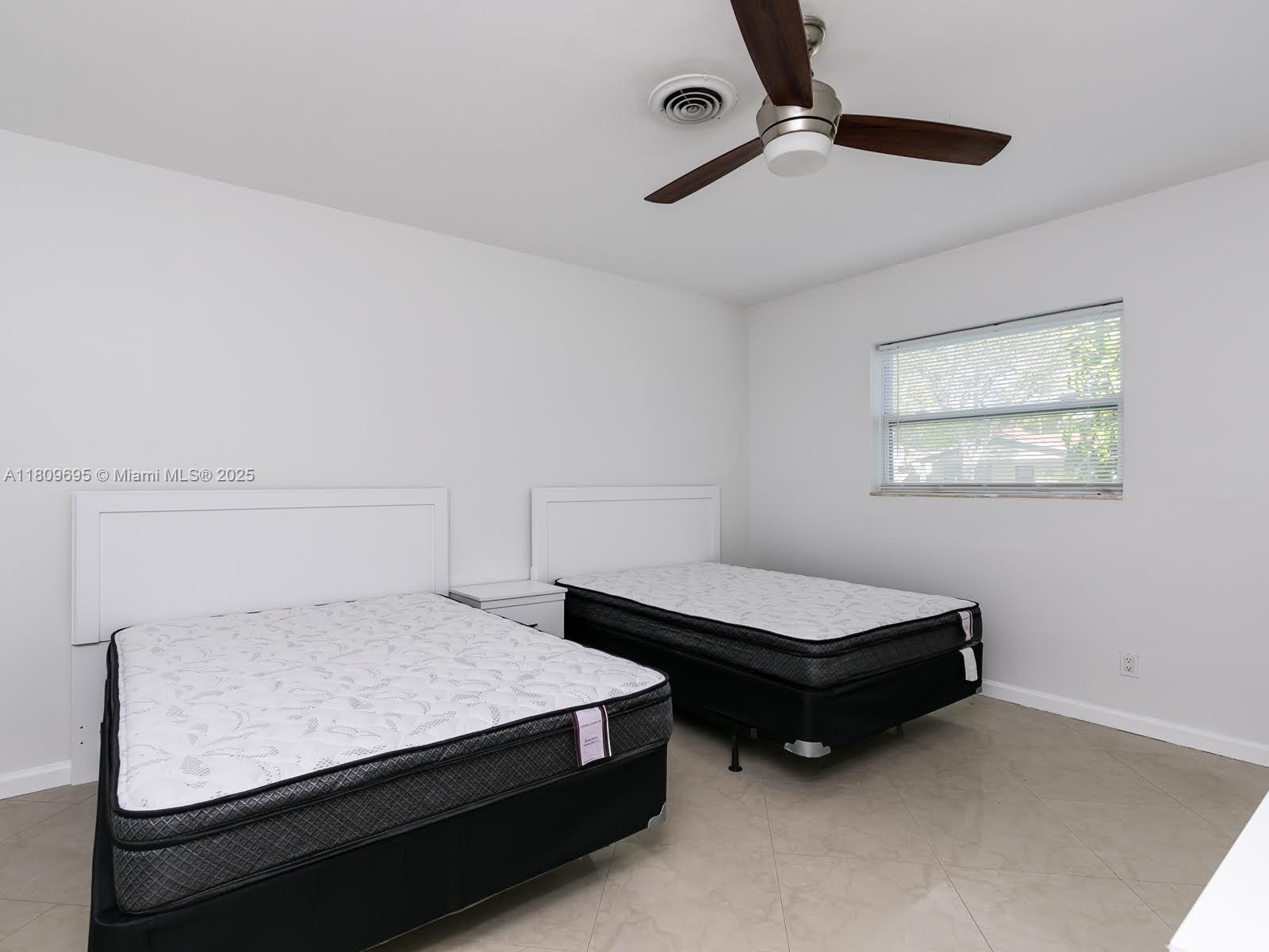 PICKWICK LAKE ESTATES SEC - Residential Lease