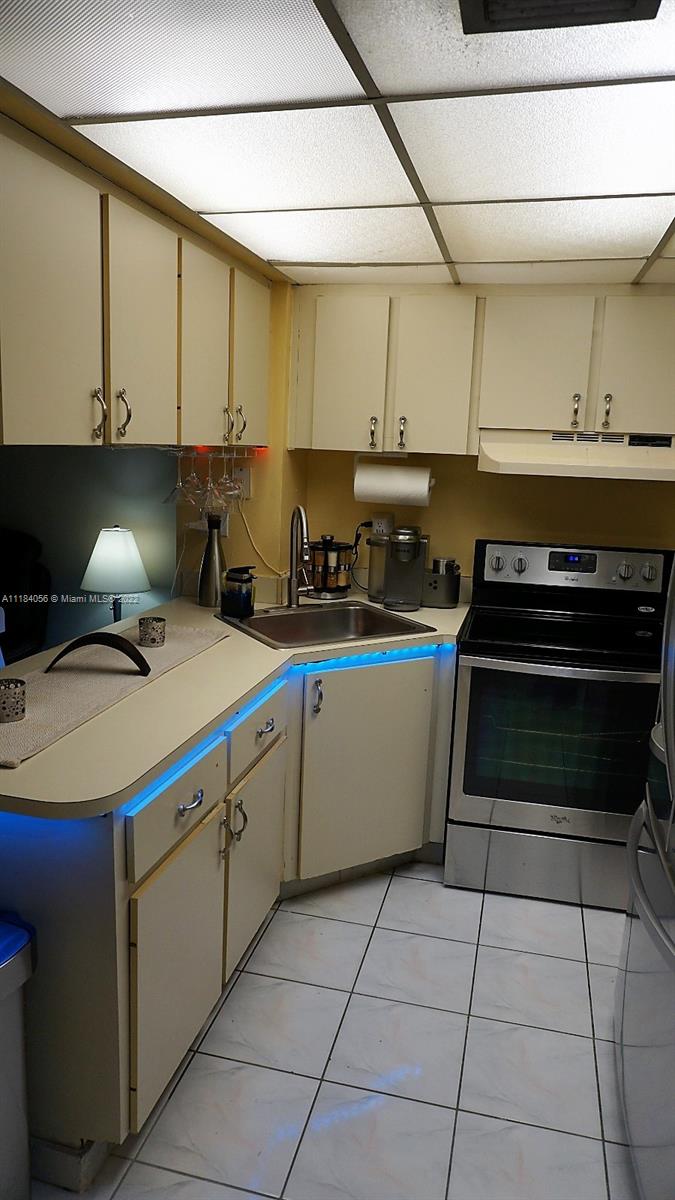 HIALEAH CLUB VILLAS CONDO - Residential