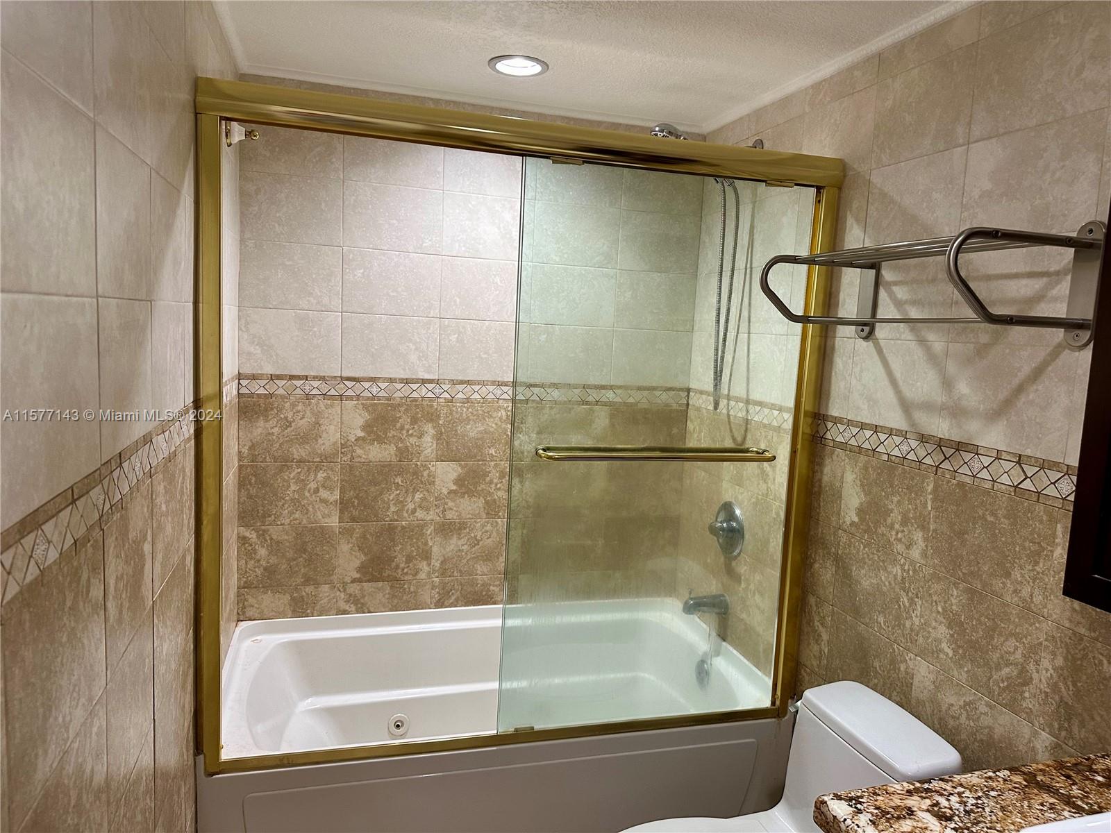 OCEANVIEW BUILDING B COND - Residential Lease