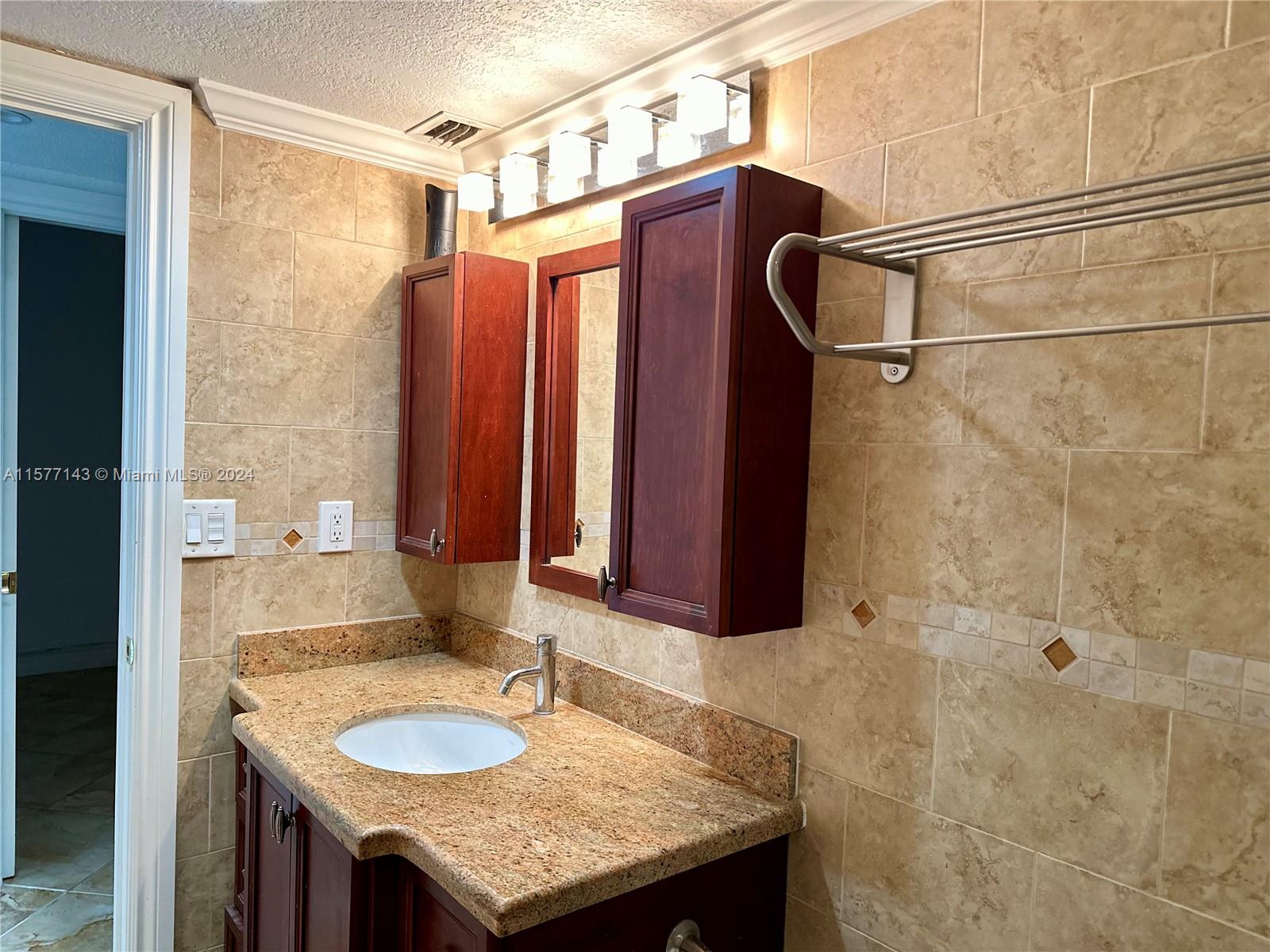 OCEANVIEW BUILDING B COND - Residential Lease