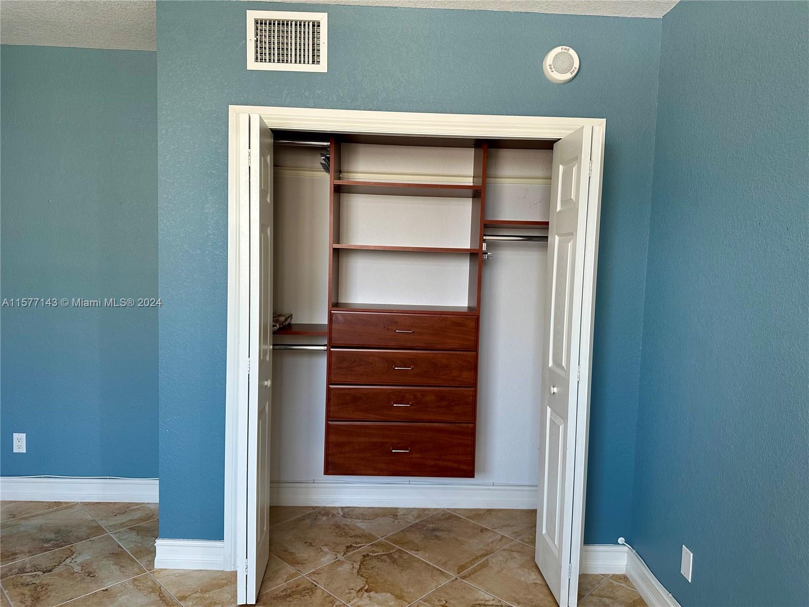 OCEANVIEW BUILDING B COND - Residential Lease