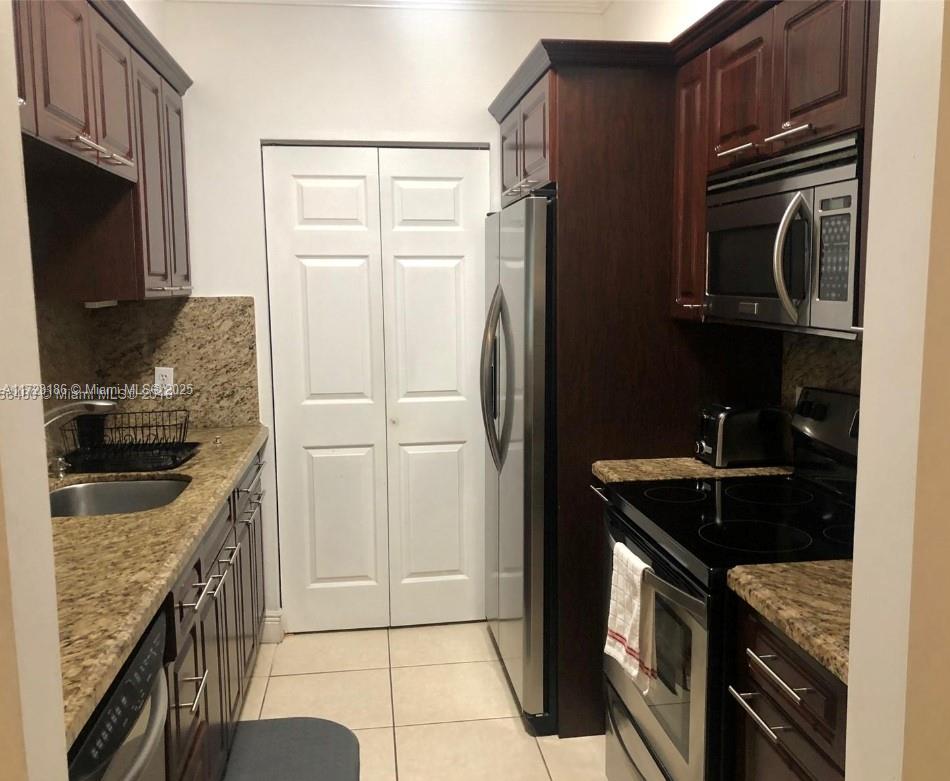 THE YACHT CLUB AT AVENTUR - Residential Lease