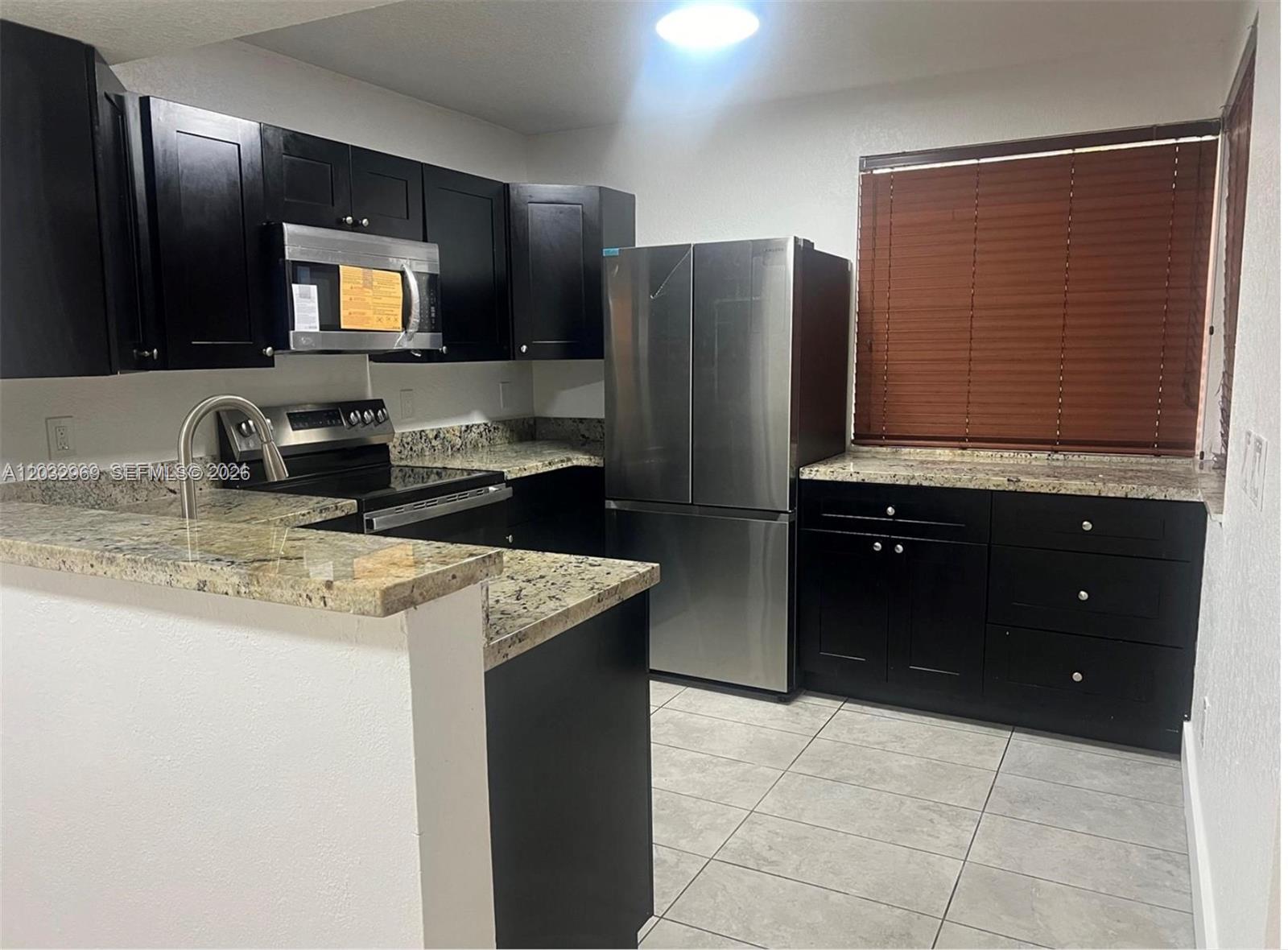 LAKESHORE CONDO #4 - Residential Lease