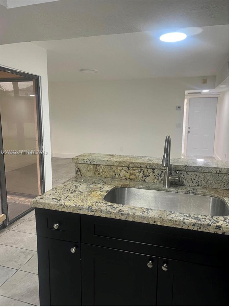 LAKESHORE CONDO #4 - Residential Lease