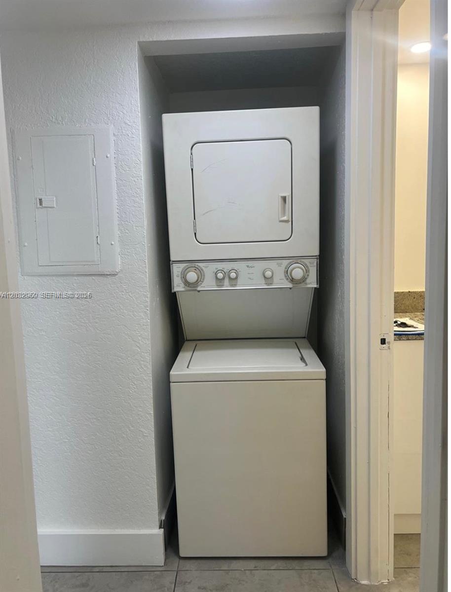 LAKESHORE CONDO #4 - Residential Lease