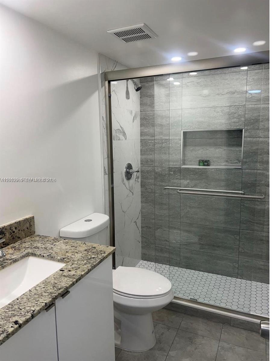 LAKESHORE CONDO #4 - Residential Lease