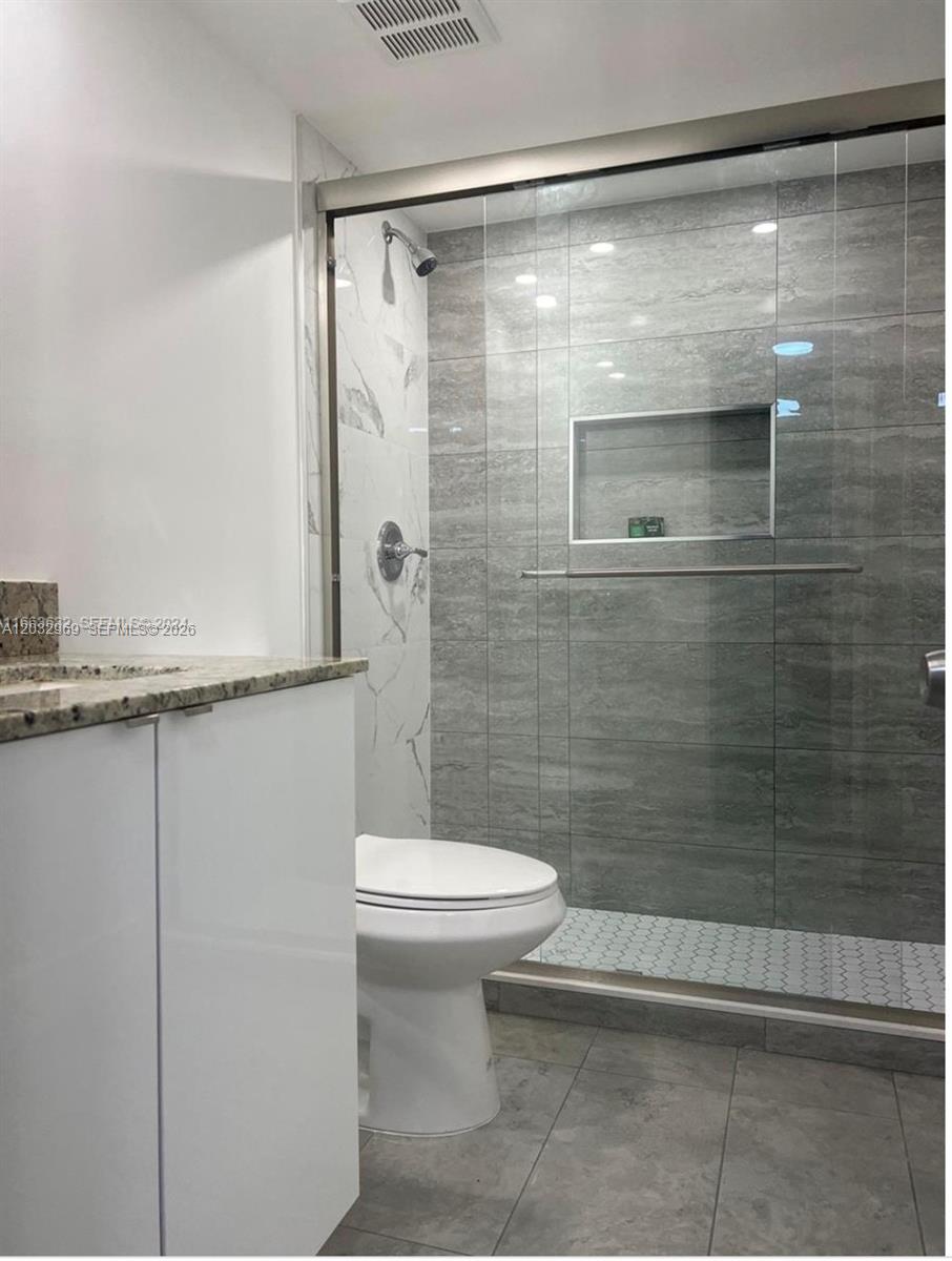 LAKESHORE CONDO #4 - Residential Lease