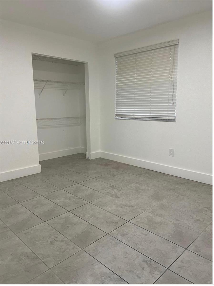 LAKESHORE CONDO #4 - Residential Lease