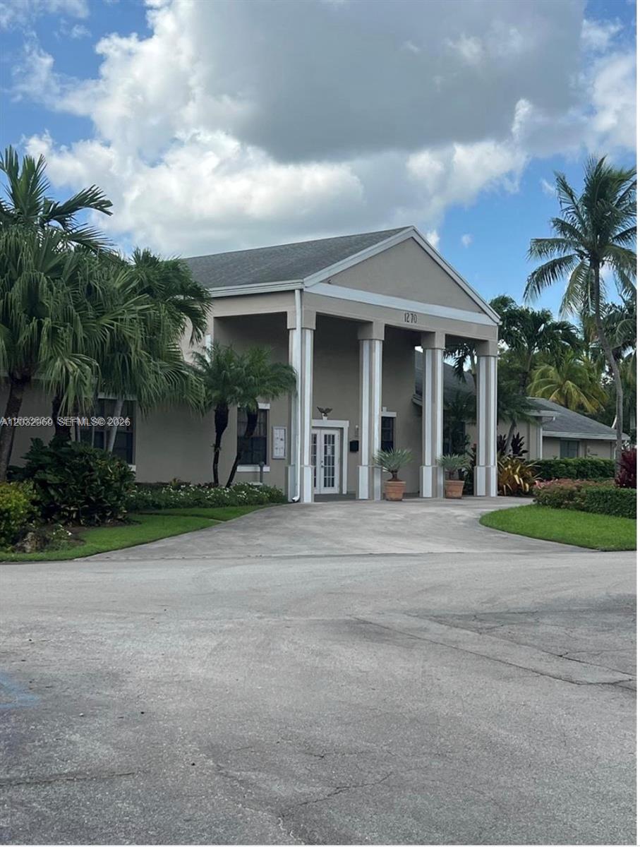 LAKESHORE CONDO #4 - Residential Lease