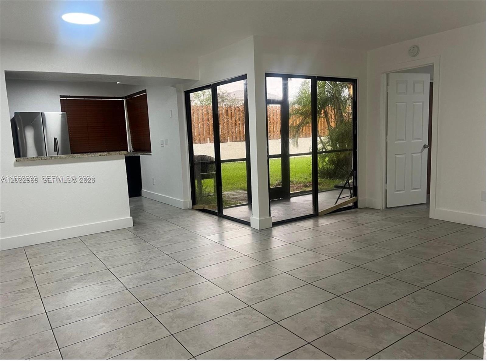 LAKESHORE CONDO #4 - Residential Lease