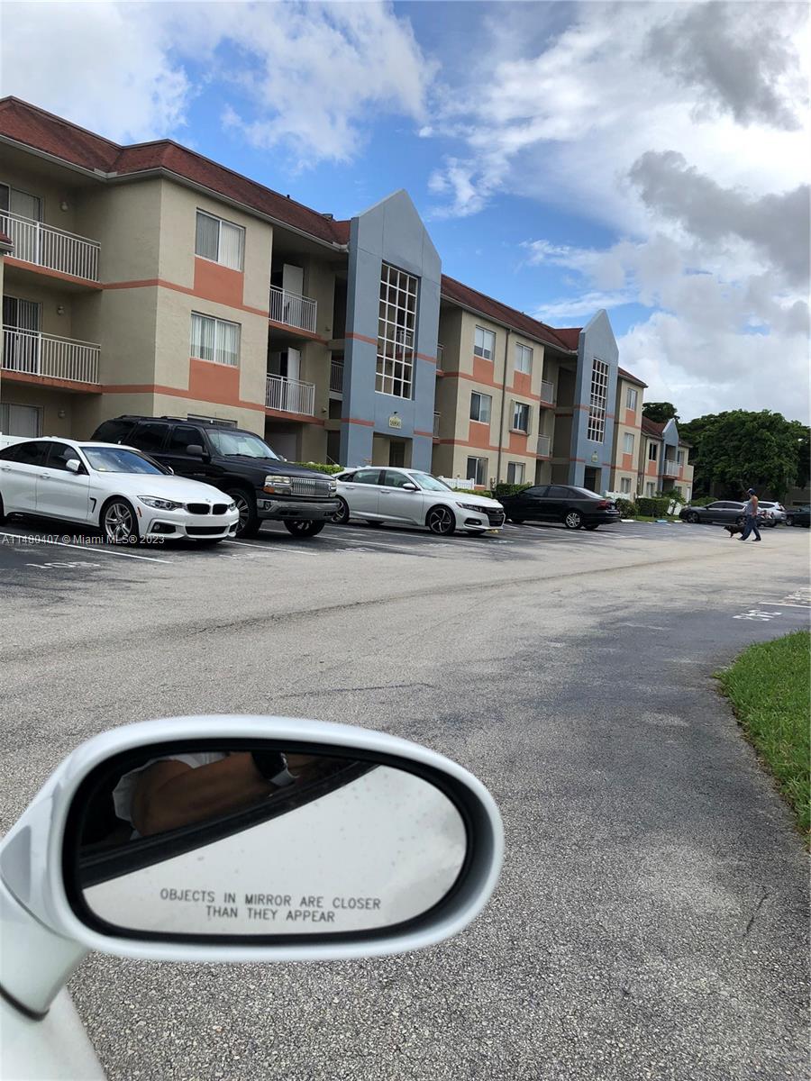 VILLA RUSTICA I CONDO - Residential Lease