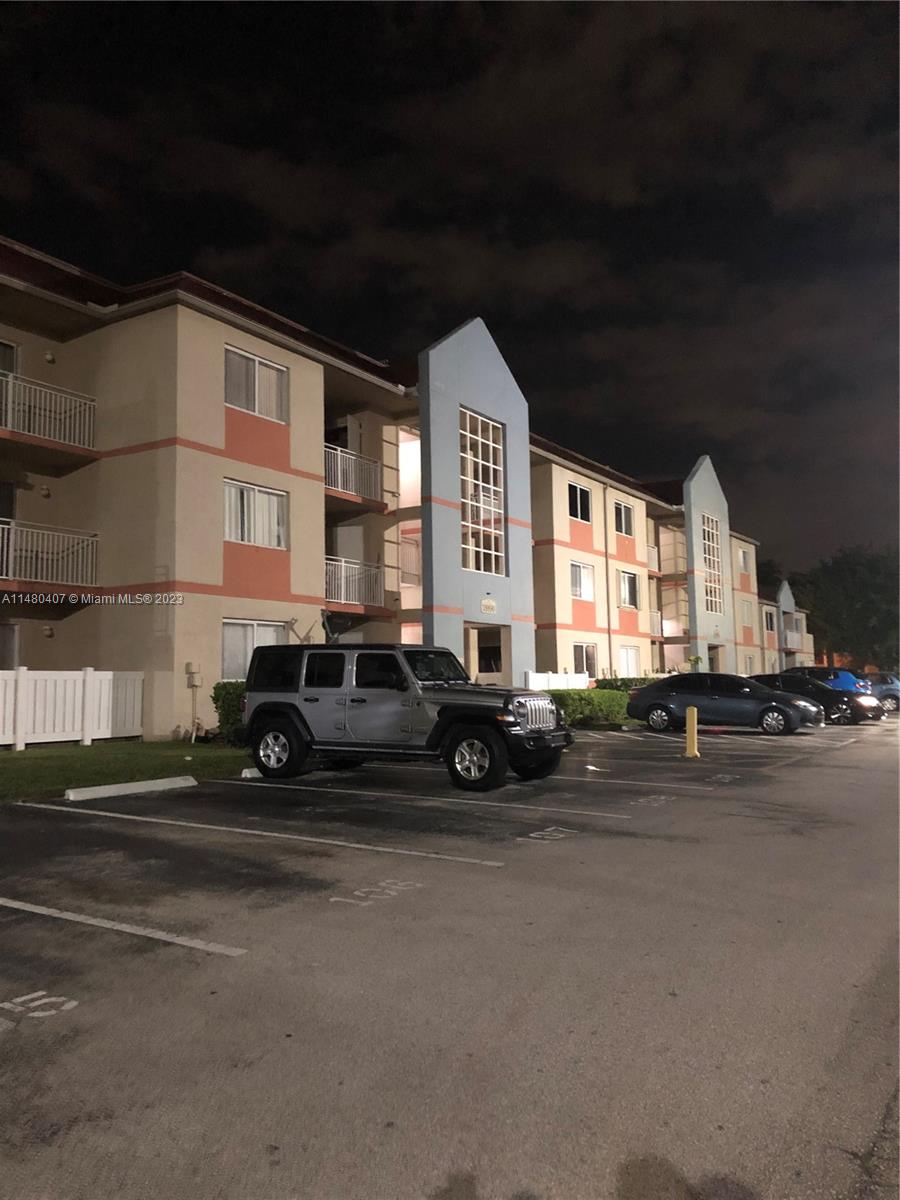 VILLA RUSTICA I CONDO - Residential Lease