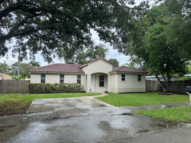AVAILABLE 09/07/26! NO HOA! Spacious and move-in ready 3-bedroom, 2-bath single-family home featuring travertine flooring throughout and a fully renovated kitchen with granite countertops, new cabinets, and stainless-steel appliances. The primary suite includes a walk-in closet, and the bathroom offers both a soaking tub and a separate shower. Enjoy open living areas and a large backyard—perfect for entertaining—with ample space for a boat or RV. Ideally located near the Florida Turnpike, Old Cutler Road, and Black Point Marina, this home blends comfort, style, and convenience.