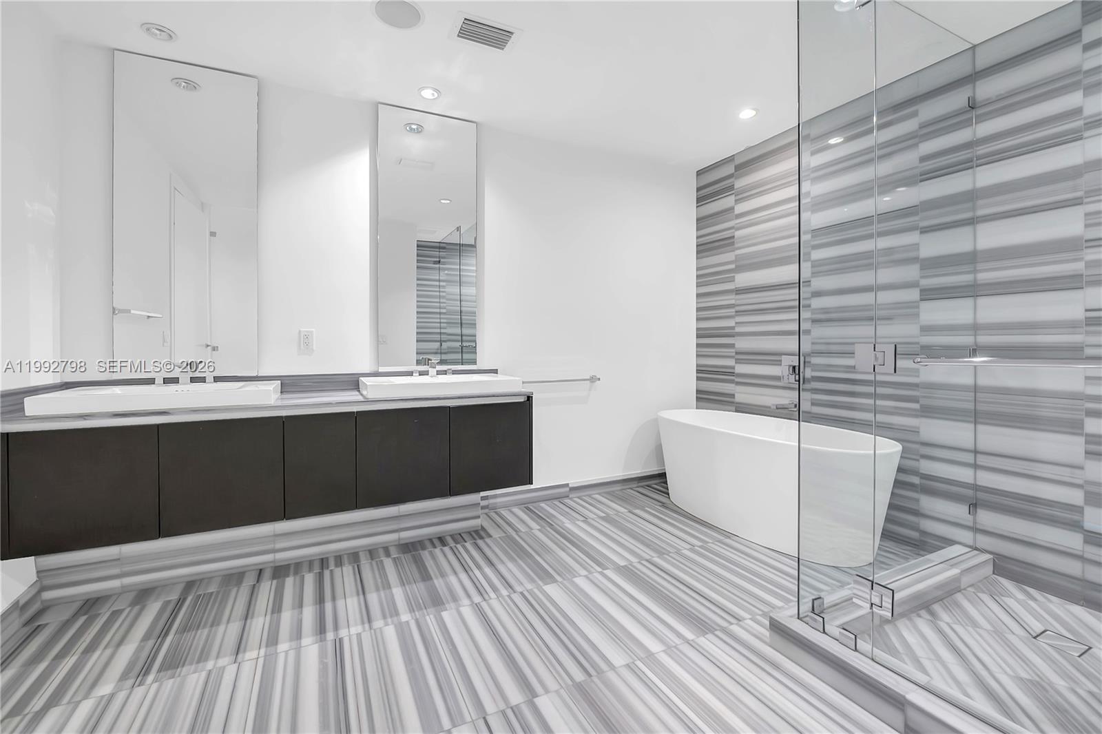 ECHO CONDO - Residential