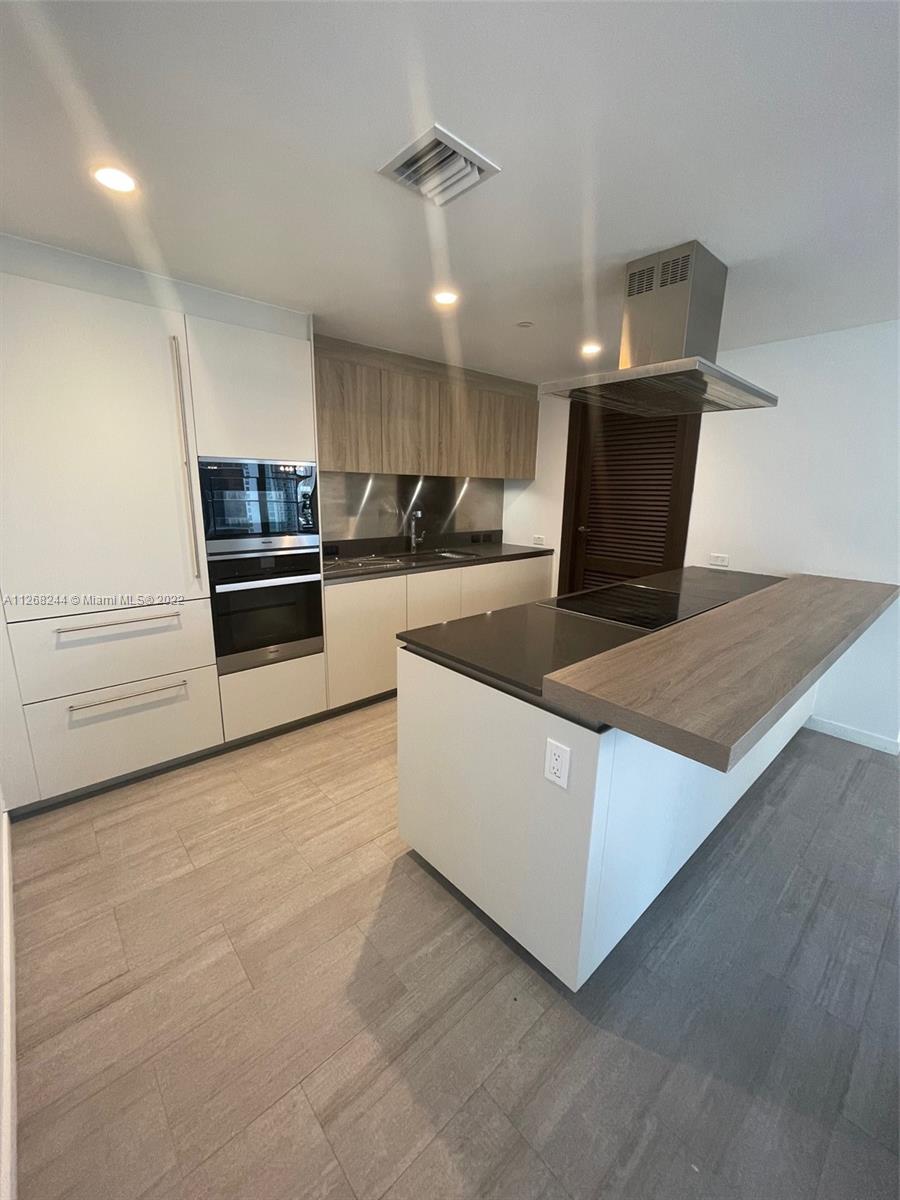Prestigious, one-of-a-kind unit at Flatiron building in the heart of Brickell. The pinnacle of elegant living. Beautiful 2
bedrooms and 2 and 1/2 bath apartments, all rooms with direct access to the balcony. Italian cabinetry, open style
kitchen, Miele appliances. A full complement of amenities such as a state-of-the-art fitness center and spa, billiard
room, movie theater, lounge area, kids play area, rooftop pool, wading and lap pool, and wine room. Full-time
concierge. Walking distance to shops, fine restaurants, bars, financial district, grocery stores, Brickell City Center,
Metrorail and I-95.