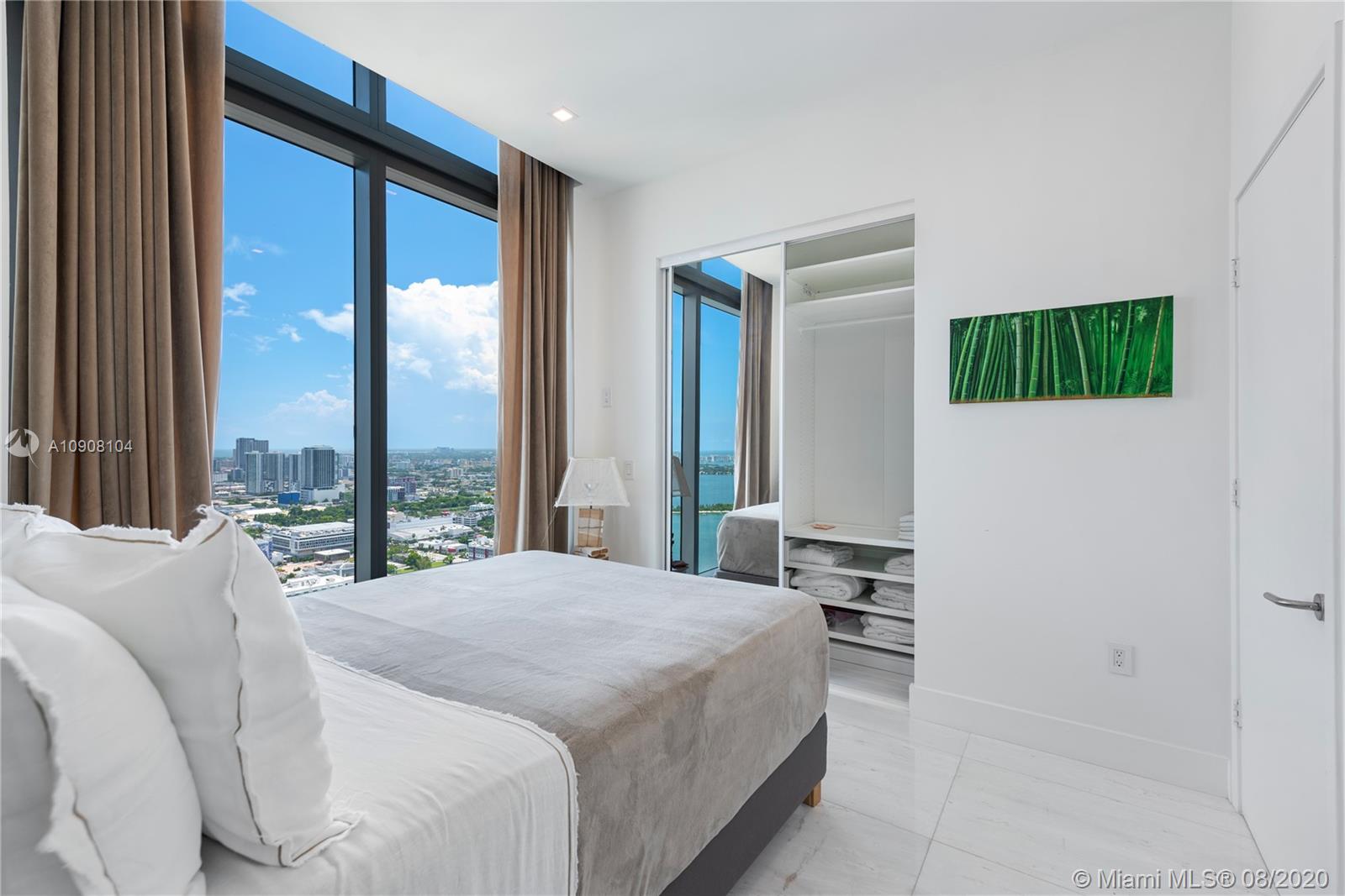 ICON BAY CONDO - Residential