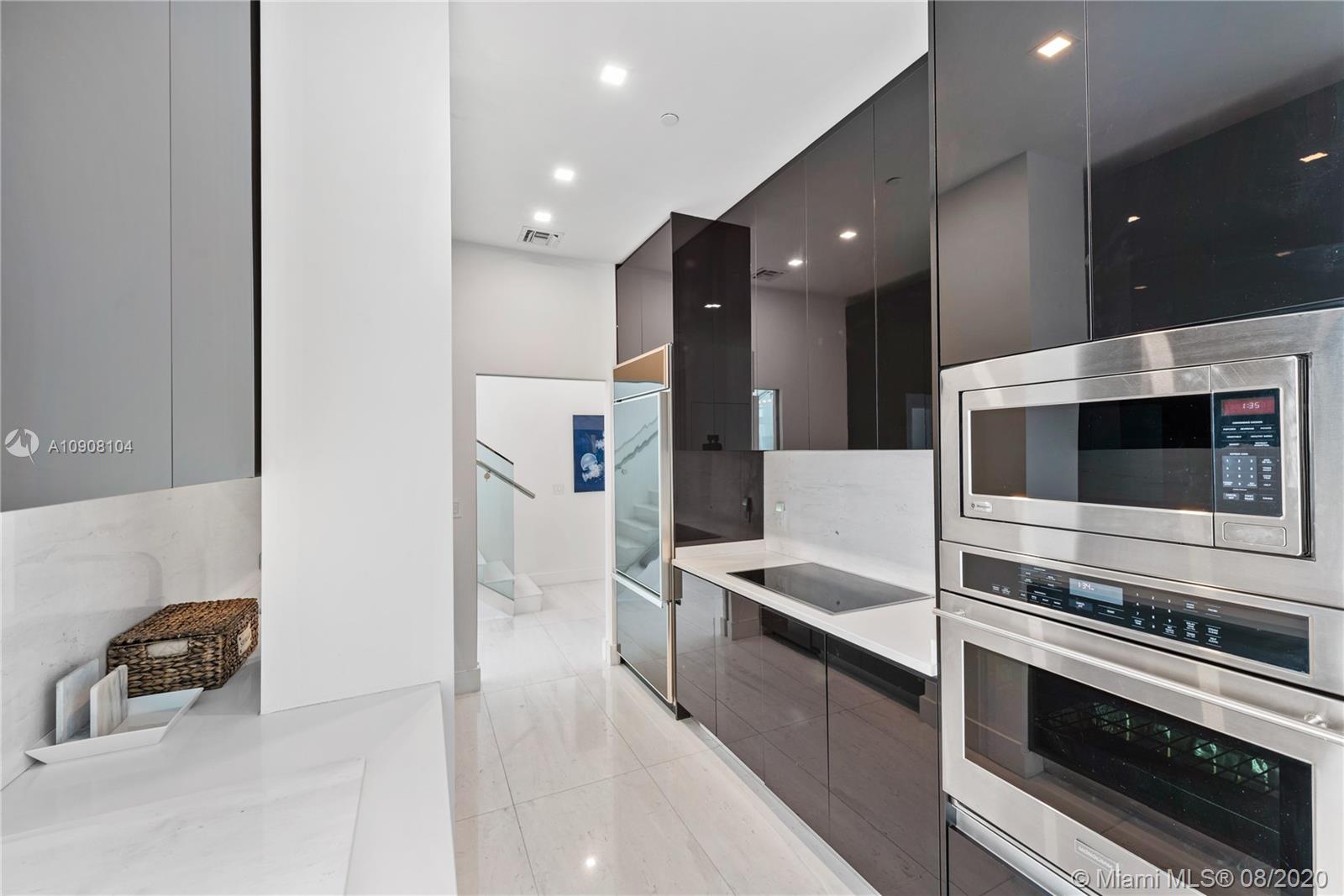 ICON BAY CONDO - Residential
