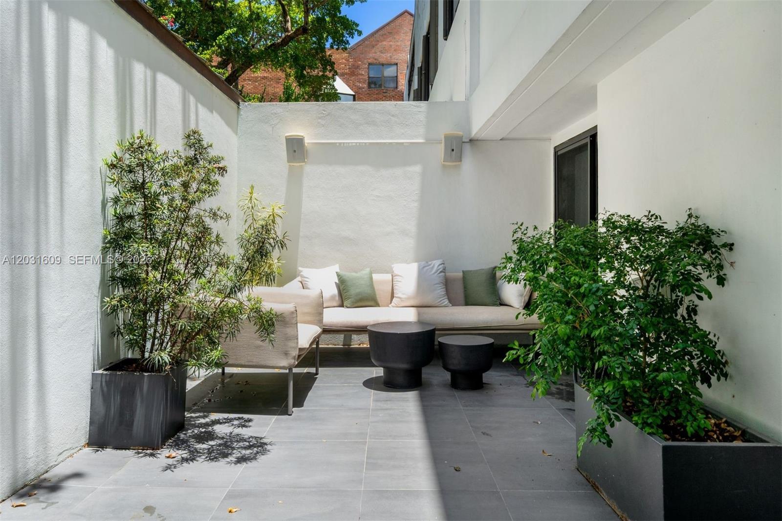 TOWERS QUAYSIDE CT-YARD V - Residential Lease