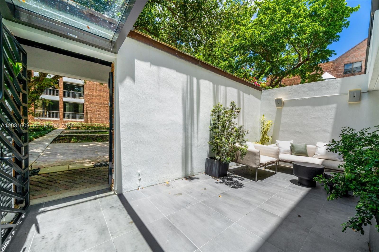TOWERS QUAYSIDE CT-YARD V - Residential Lease
