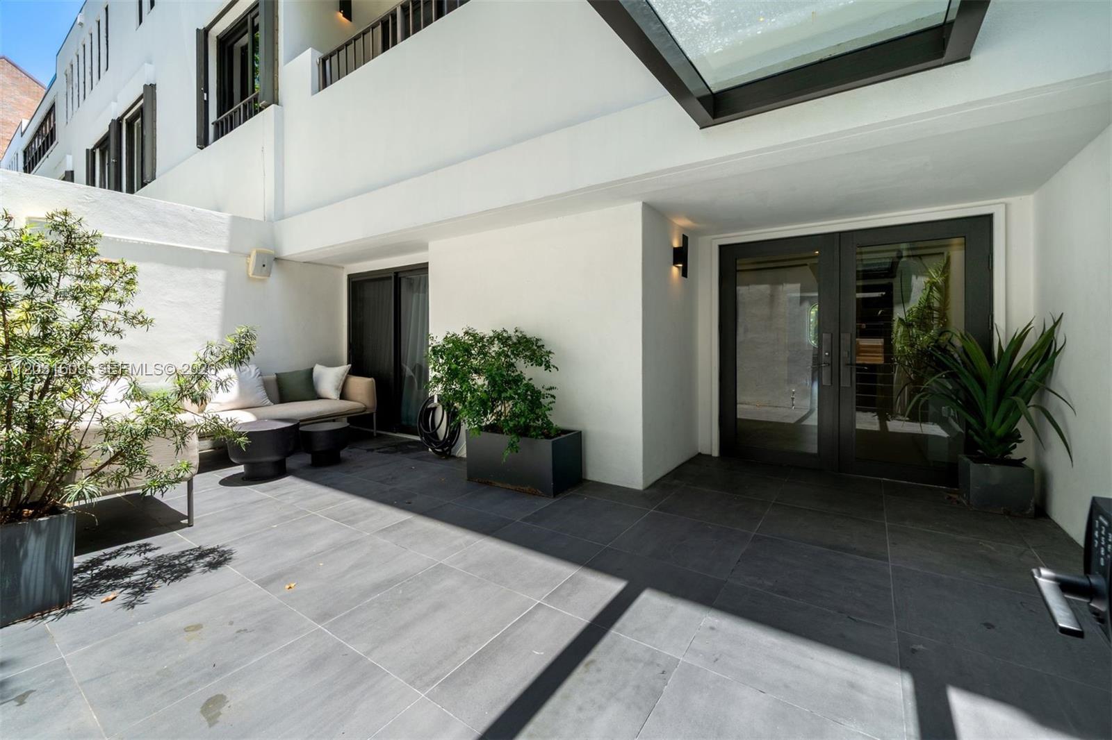 TOWERS QUAYSIDE CT-YARD V - Residential Lease