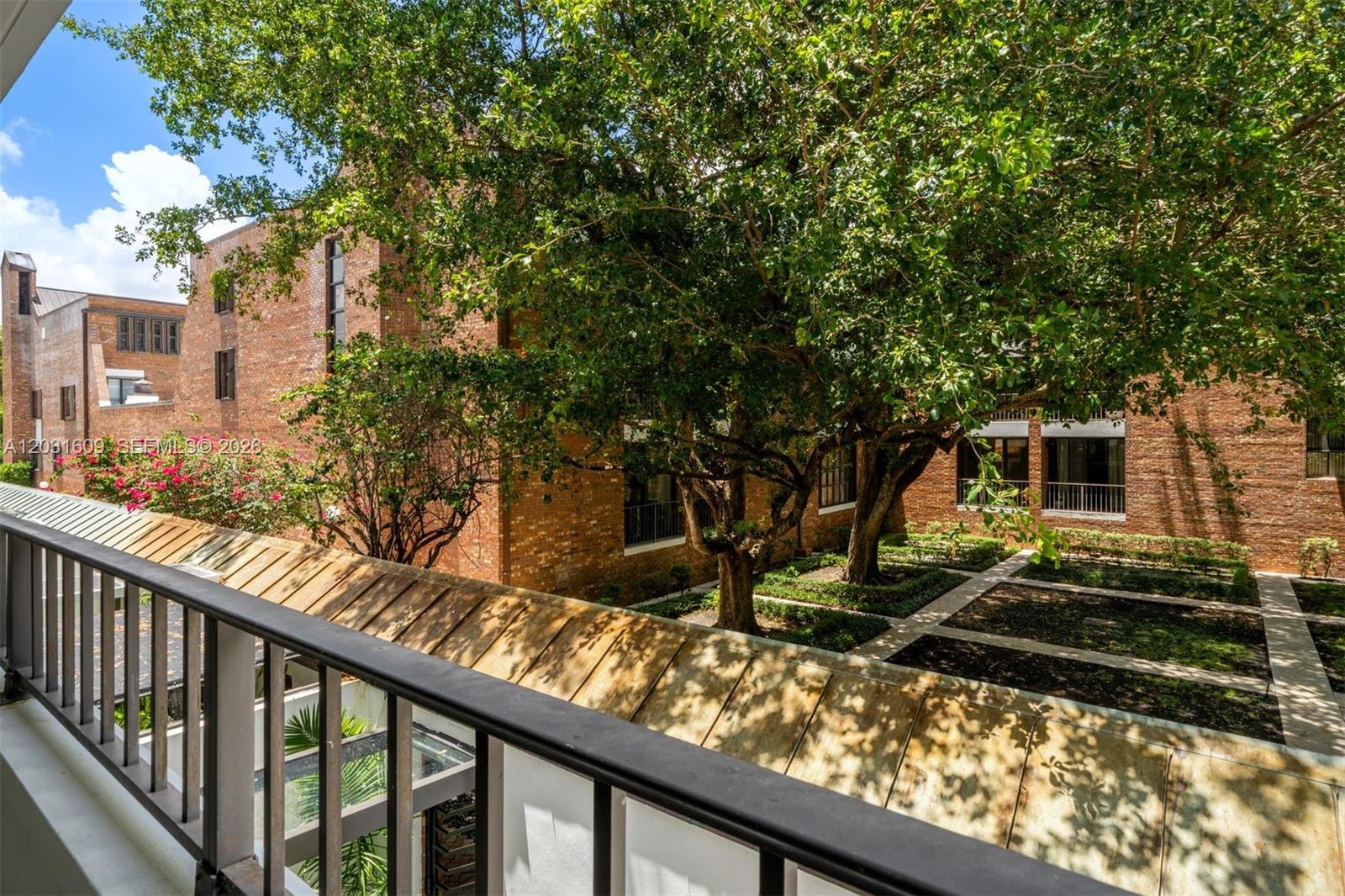 TOWERS QUAYSIDE CT-YARD V - Residential Lease