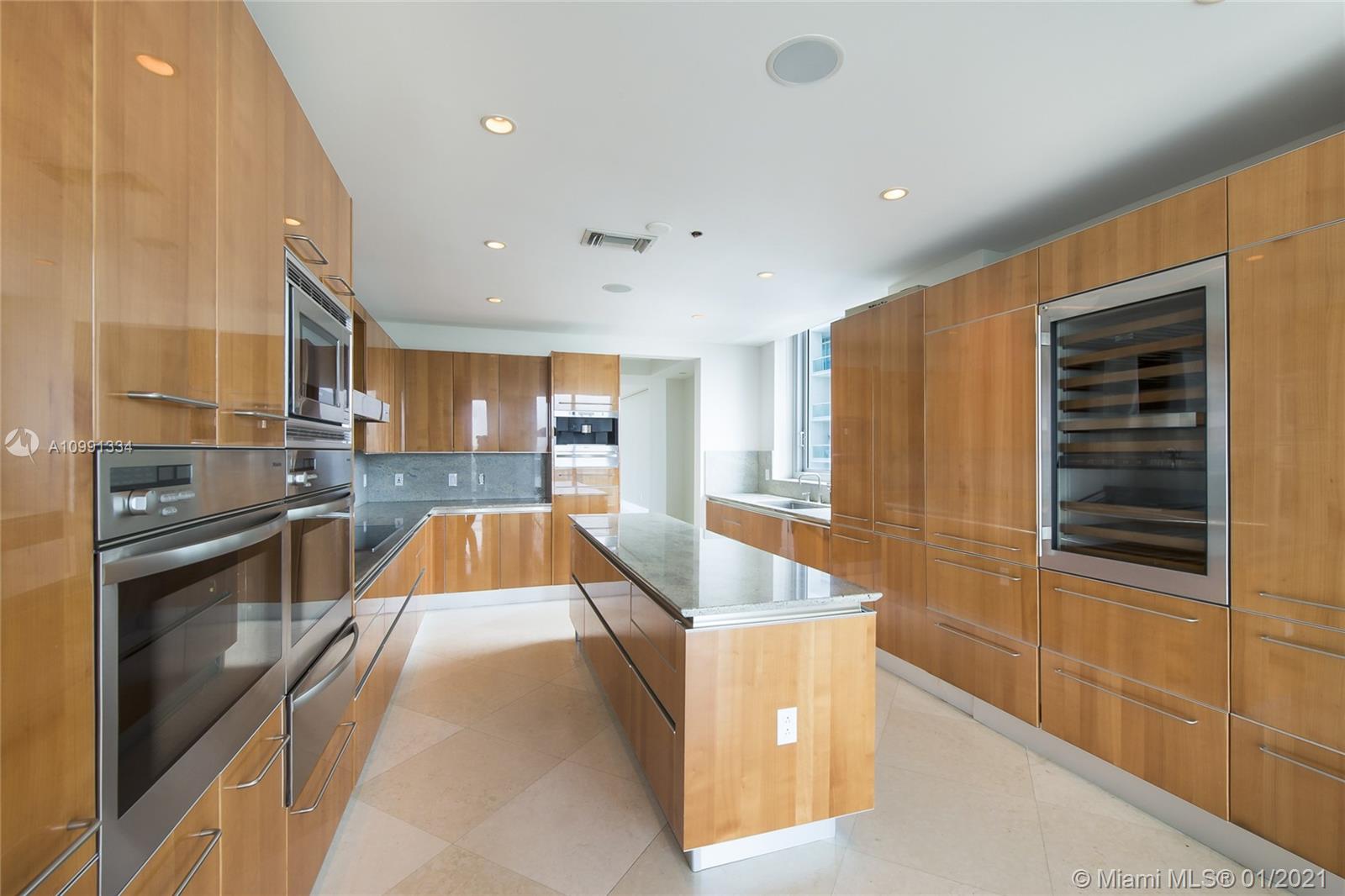 GROVENOR HOUSE CONDO - Residential