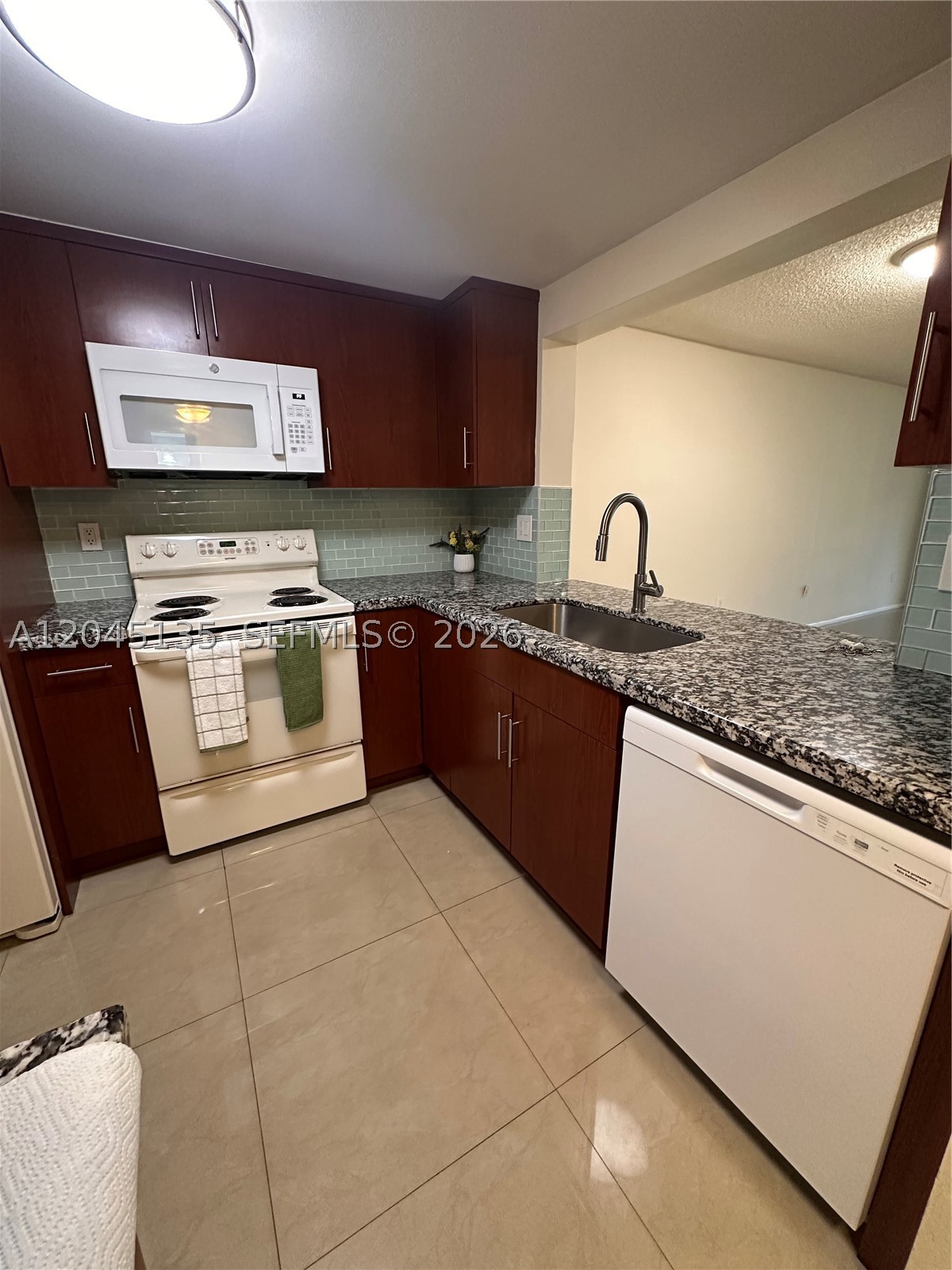 GARDENS OF KENDALL SO CON - Residential Lease