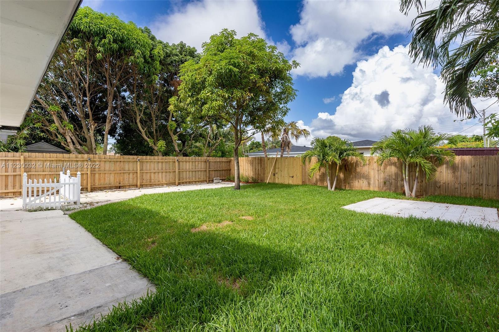TOWN OF HALLANDALE - Residential Lease