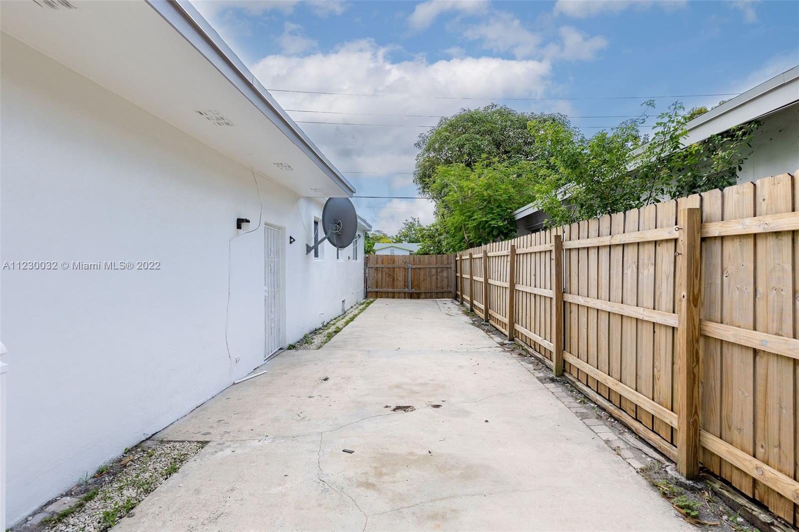 TOWN OF HALLANDALE - Residential Lease