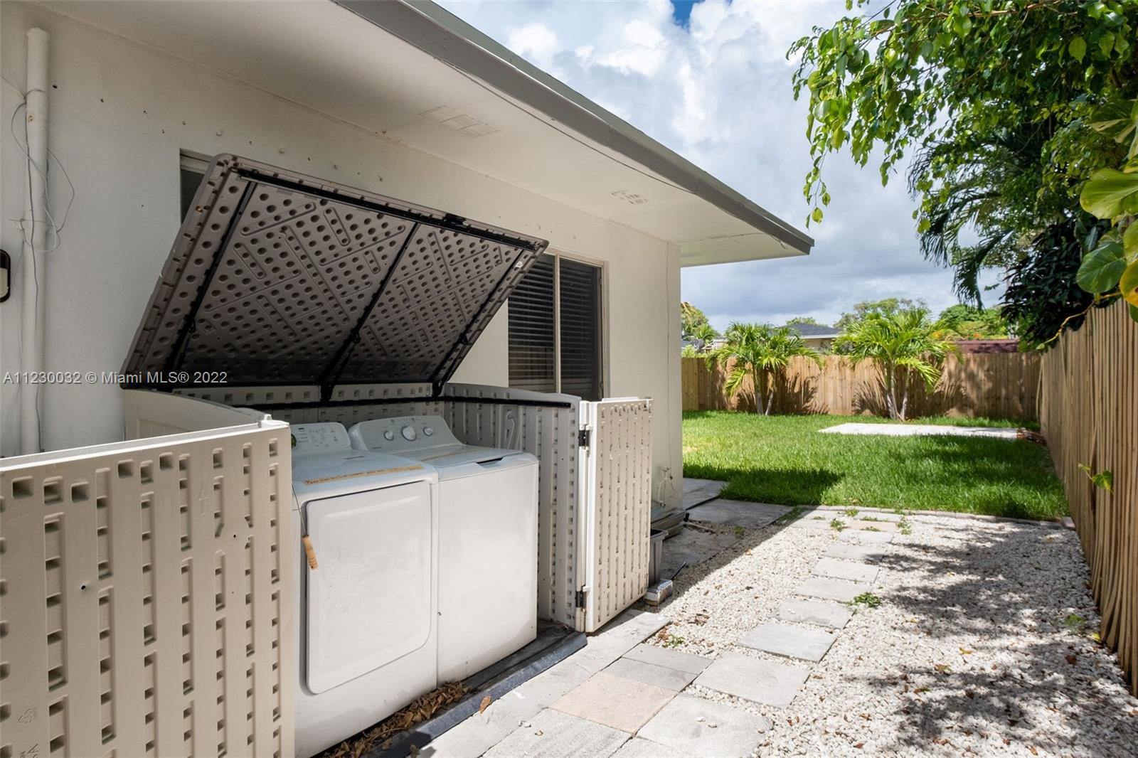TOWN OF HALLANDALE - Residential Lease