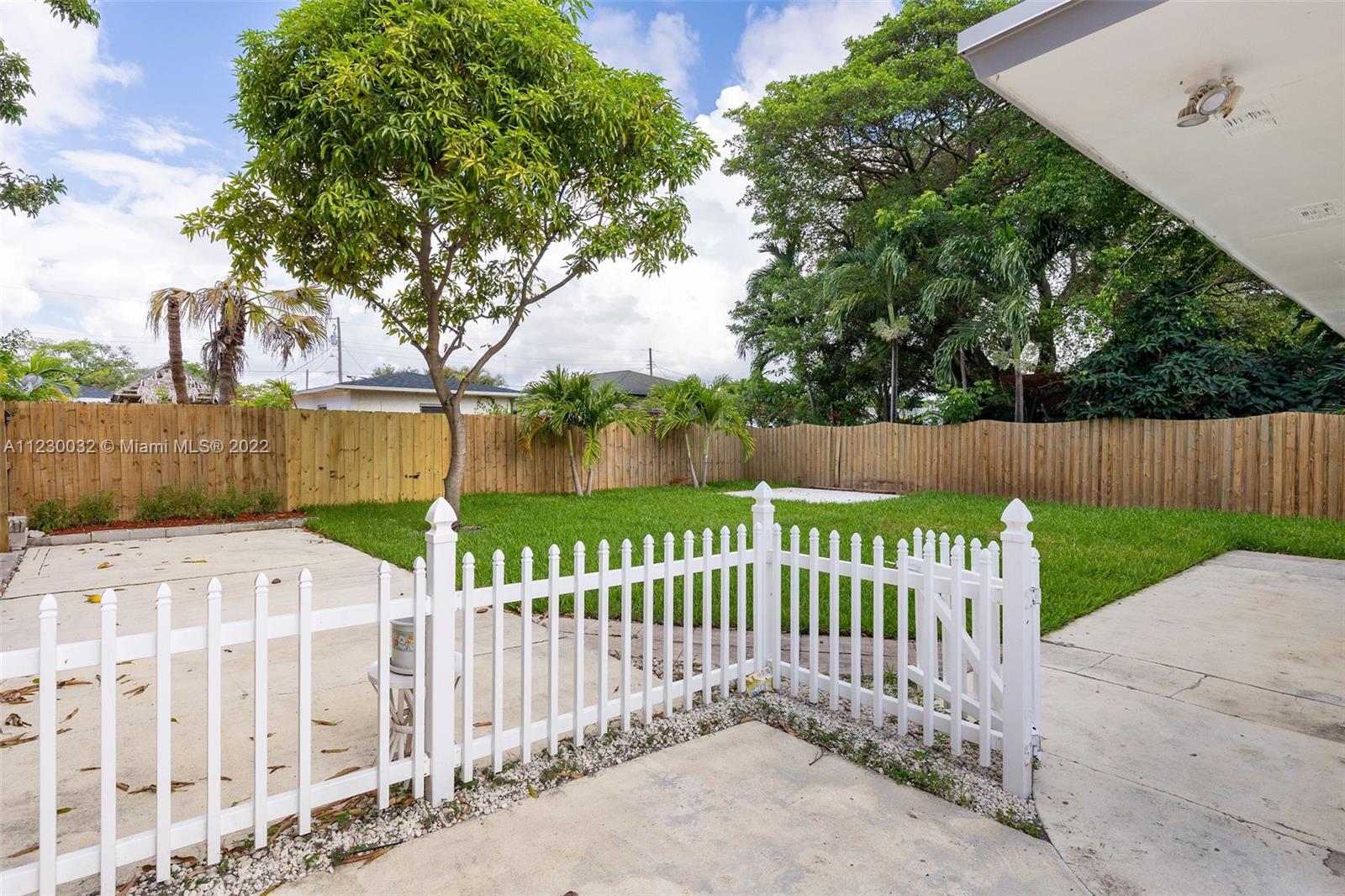 TOWN OF HALLANDALE - Residential Lease