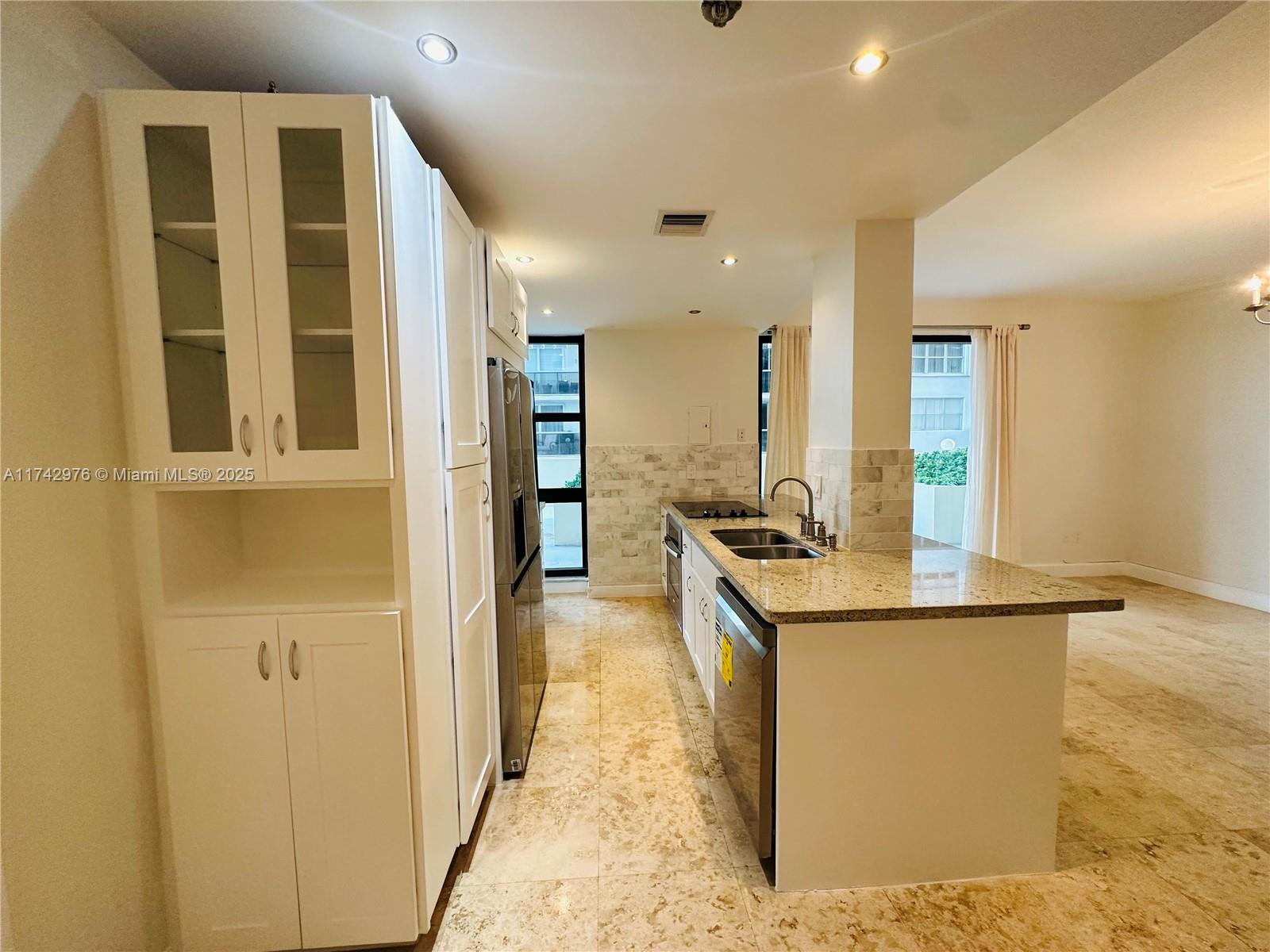 LE TRIANON CONDO - Residential Lease