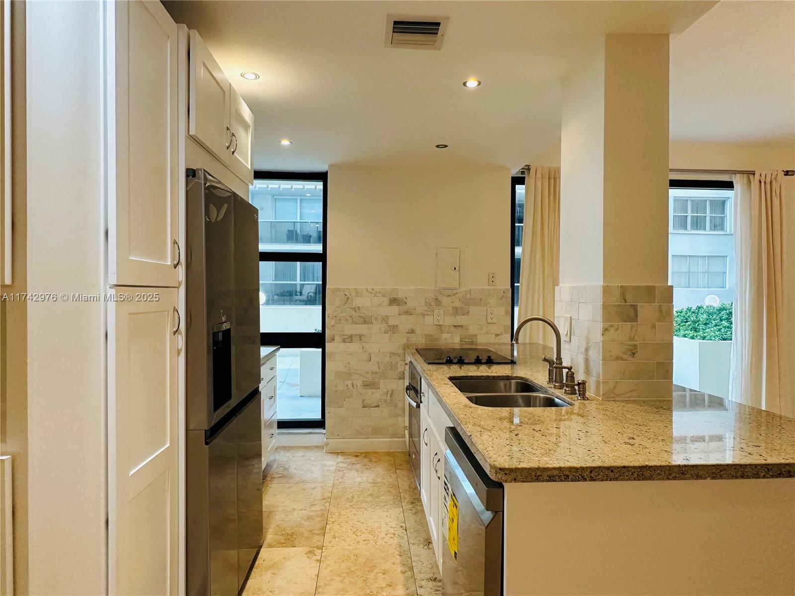 LE TRIANON CONDO - Residential Lease