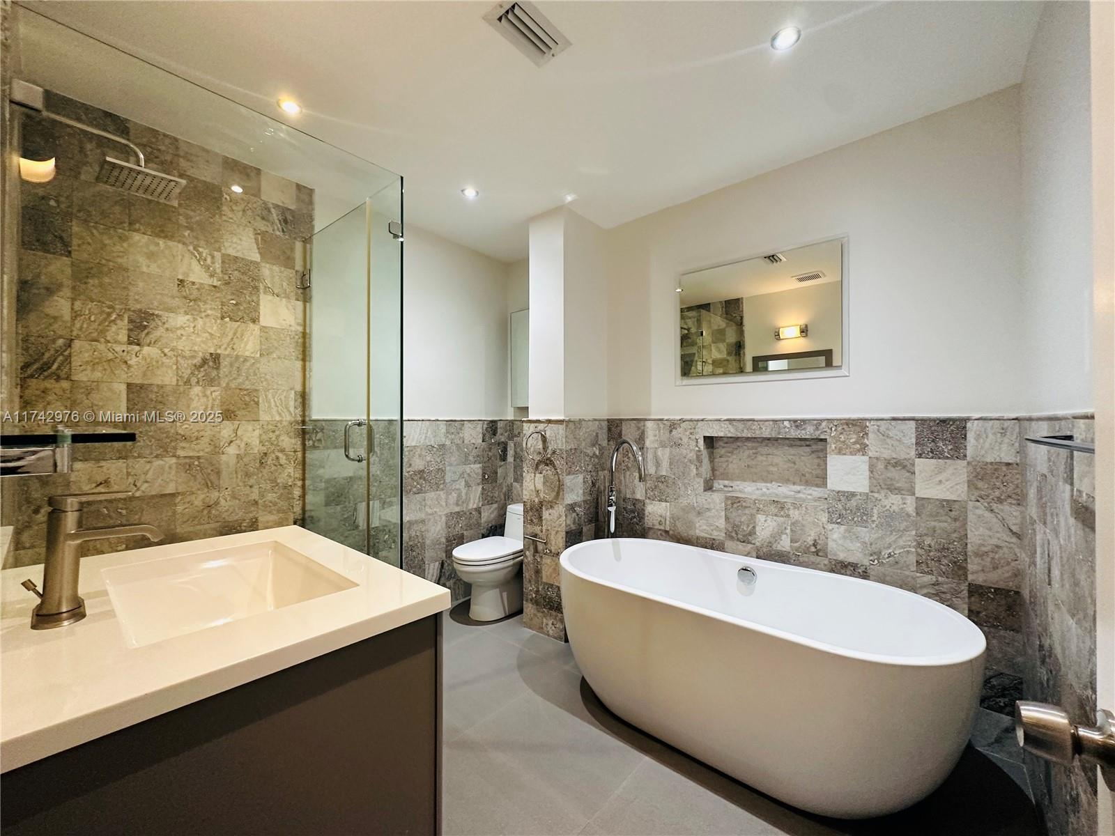 LE TRIANON CONDO - Residential Lease