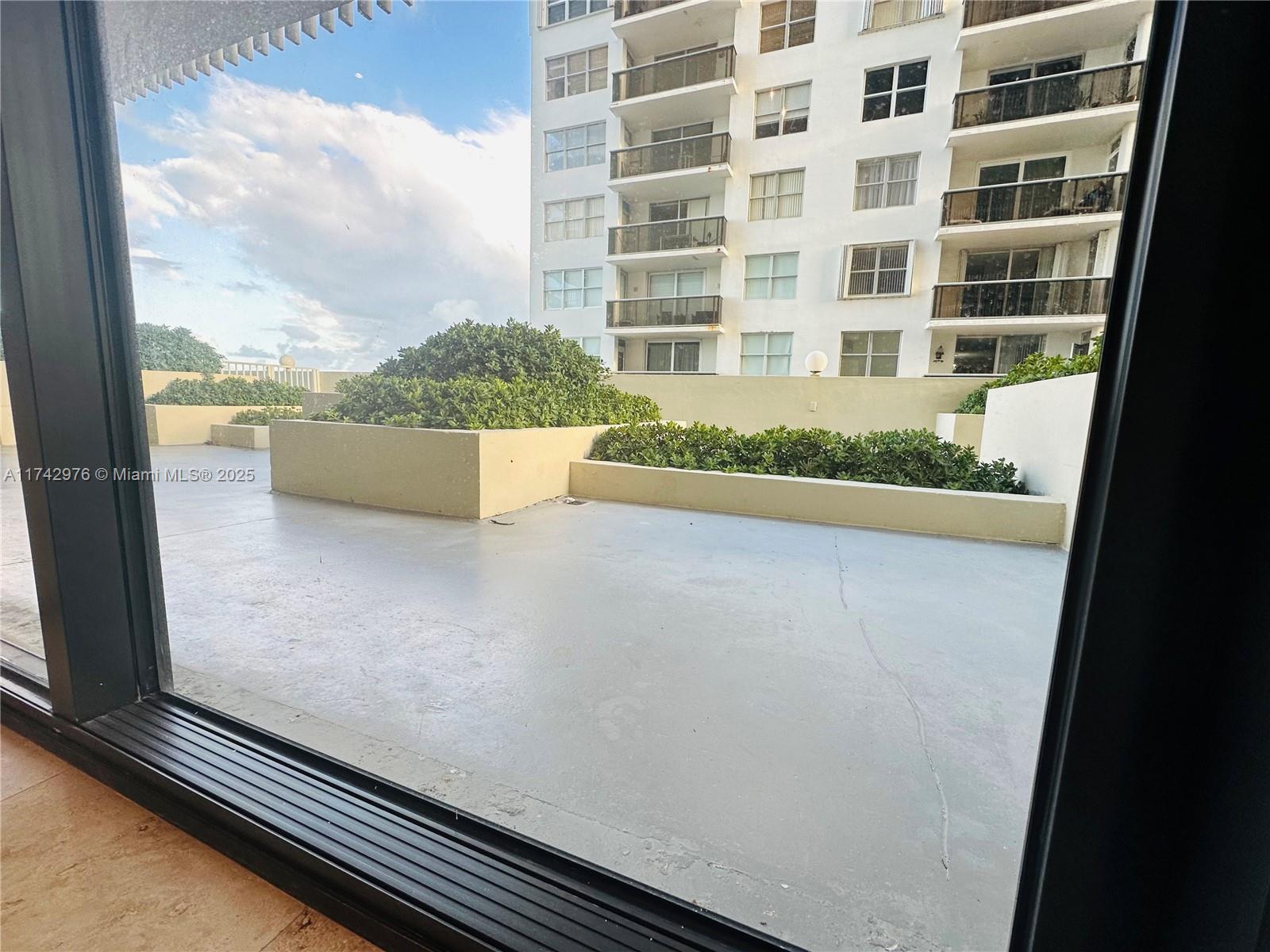 LE TRIANON CONDO - Residential Lease