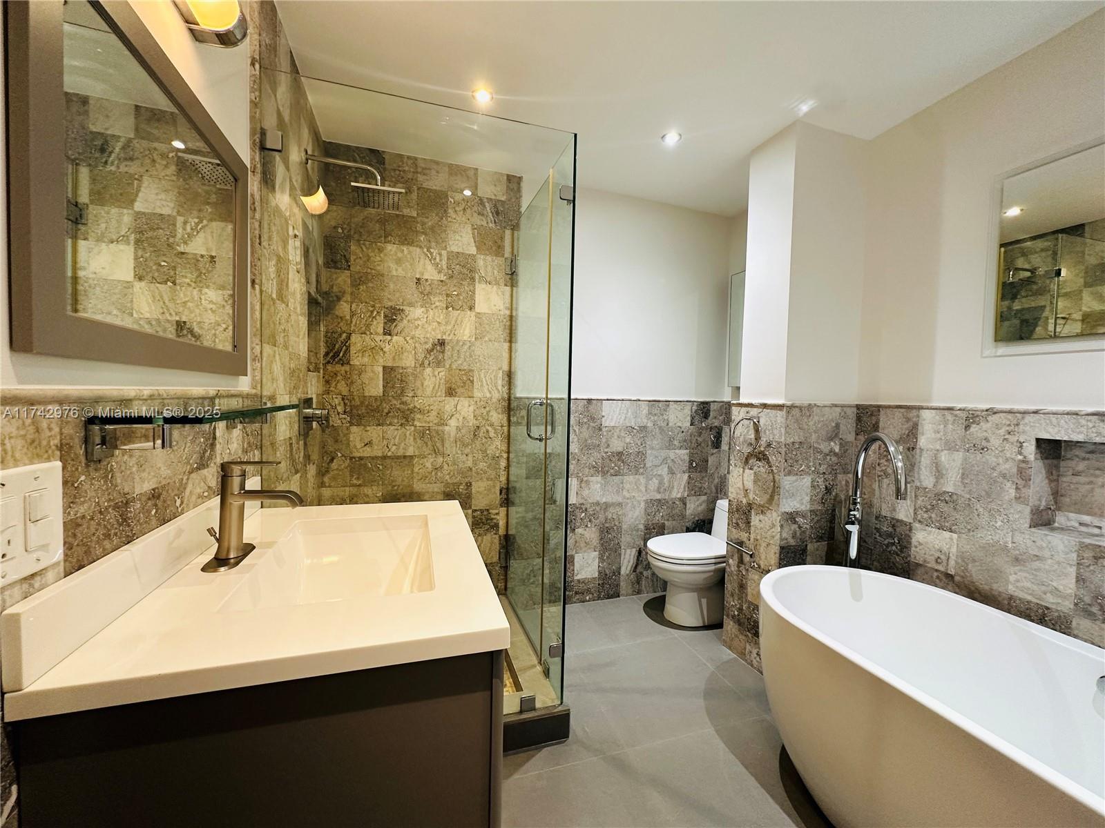 LE TRIANON CONDO - Residential Lease
