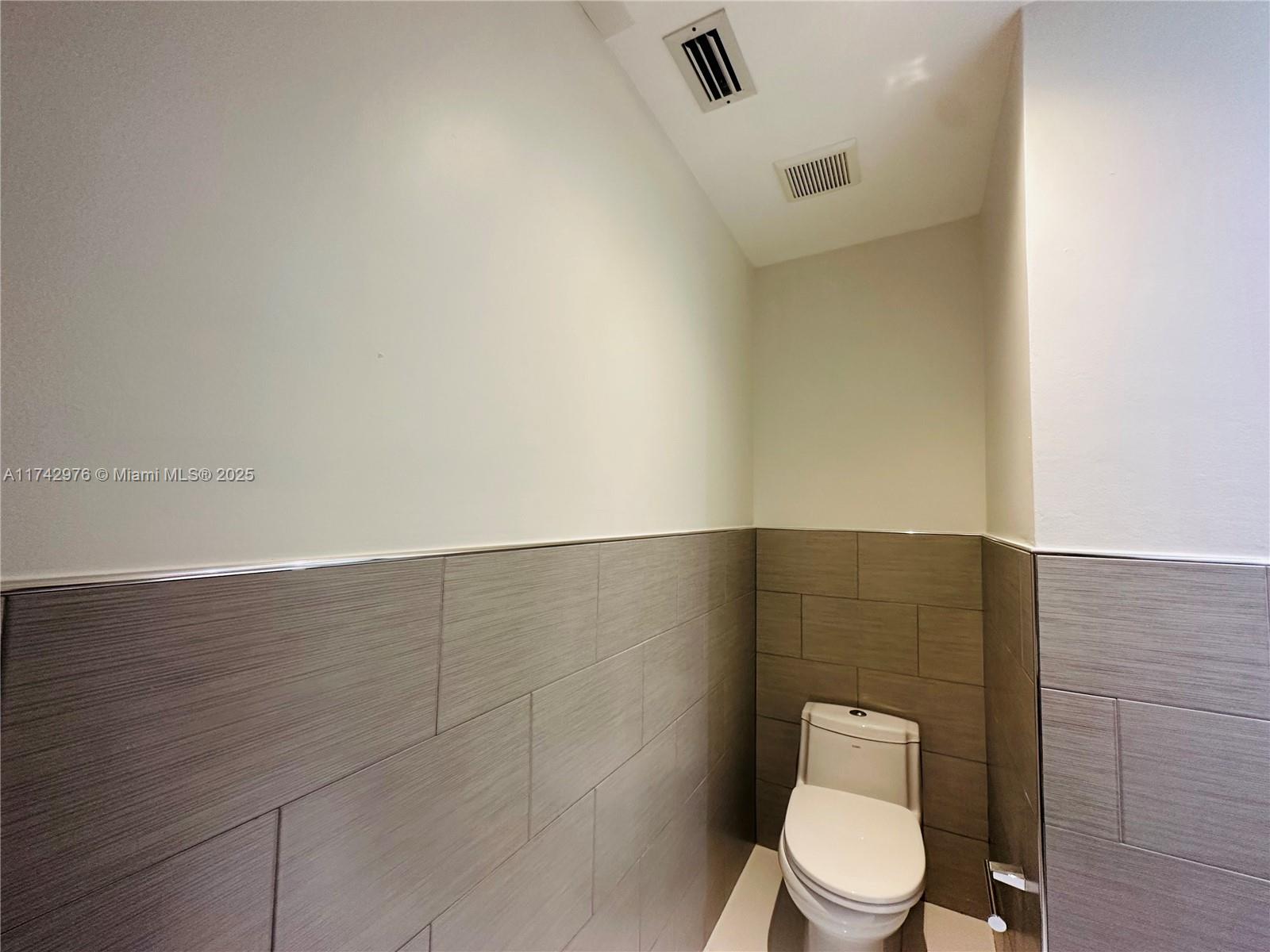 LE TRIANON CONDO - Residential Lease