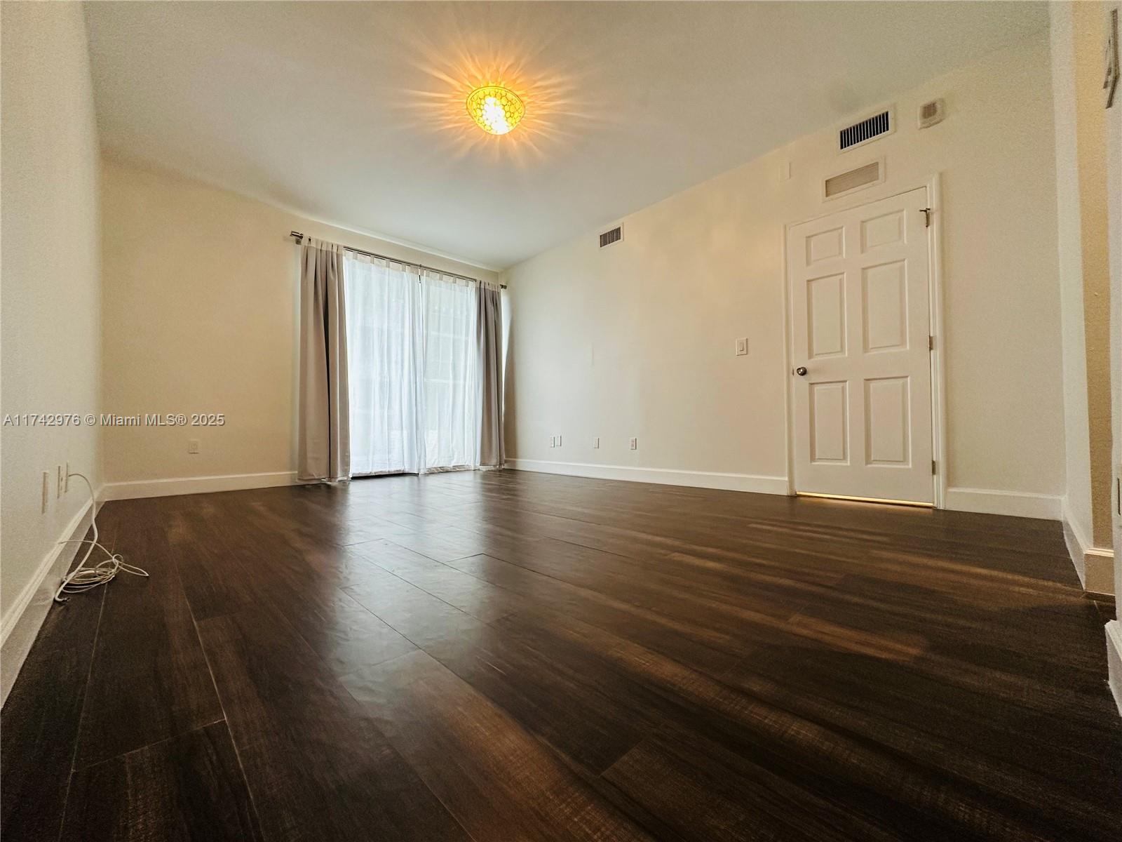 LE TRIANON CONDO - Residential Lease