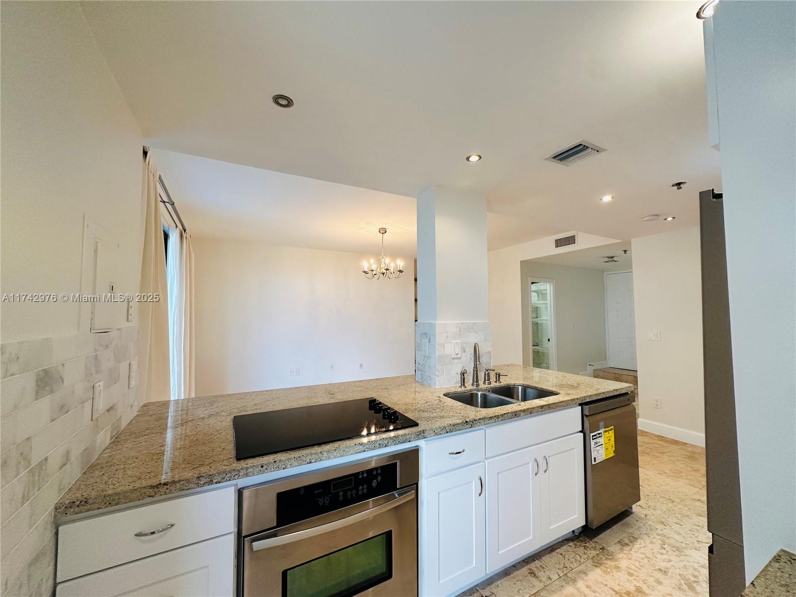 LE TRIANON CONDO - Residential Lease