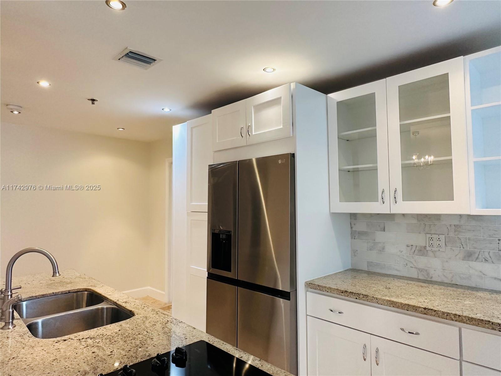 LE TRIANON CONDO - Residential Lease