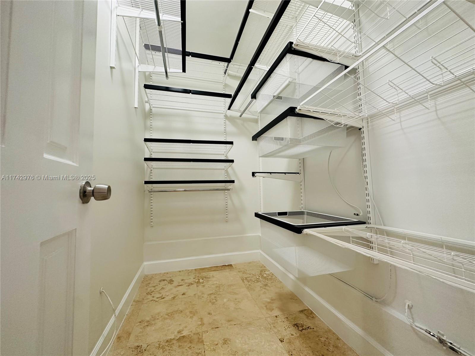 LE TRIANON CONDO - Residential Lease