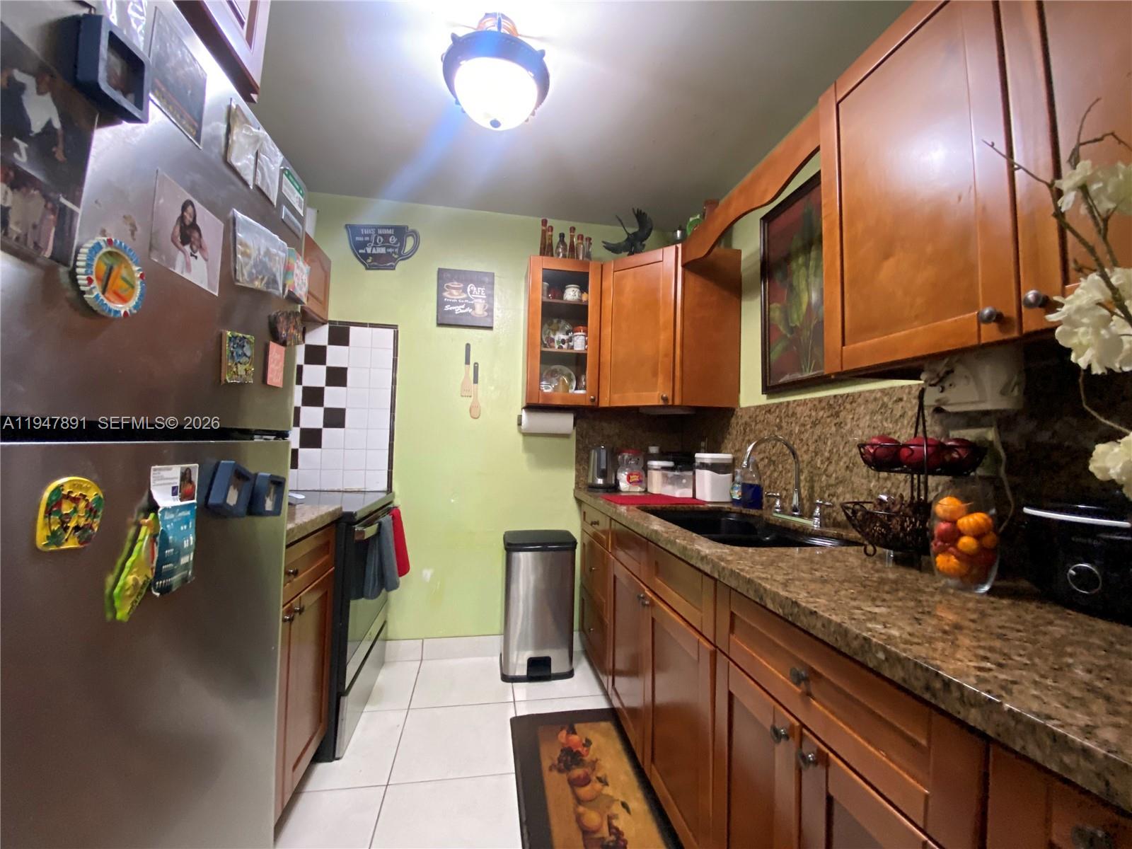 LAKESIDE CONDO AT LAUDERD - Residential